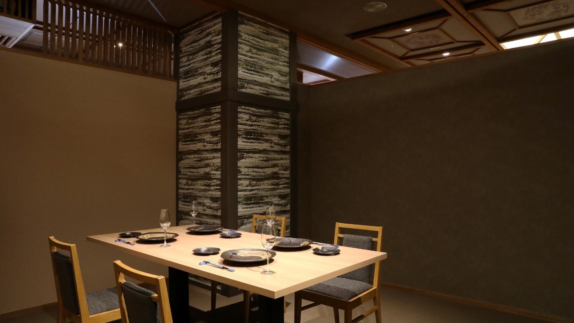 私人餐廳“櫻花”。在私人空間中安靜享用餐點。