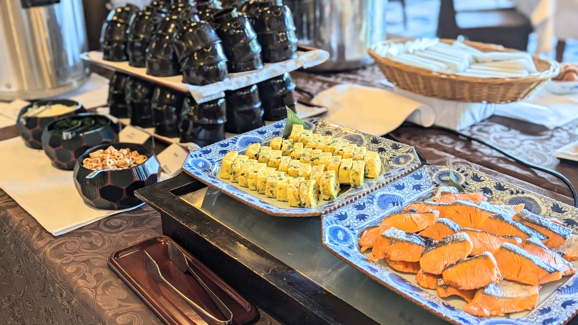 A breakfast buffet with a selection of Japanese and Western dishes *One example. A set menu may also be offered.