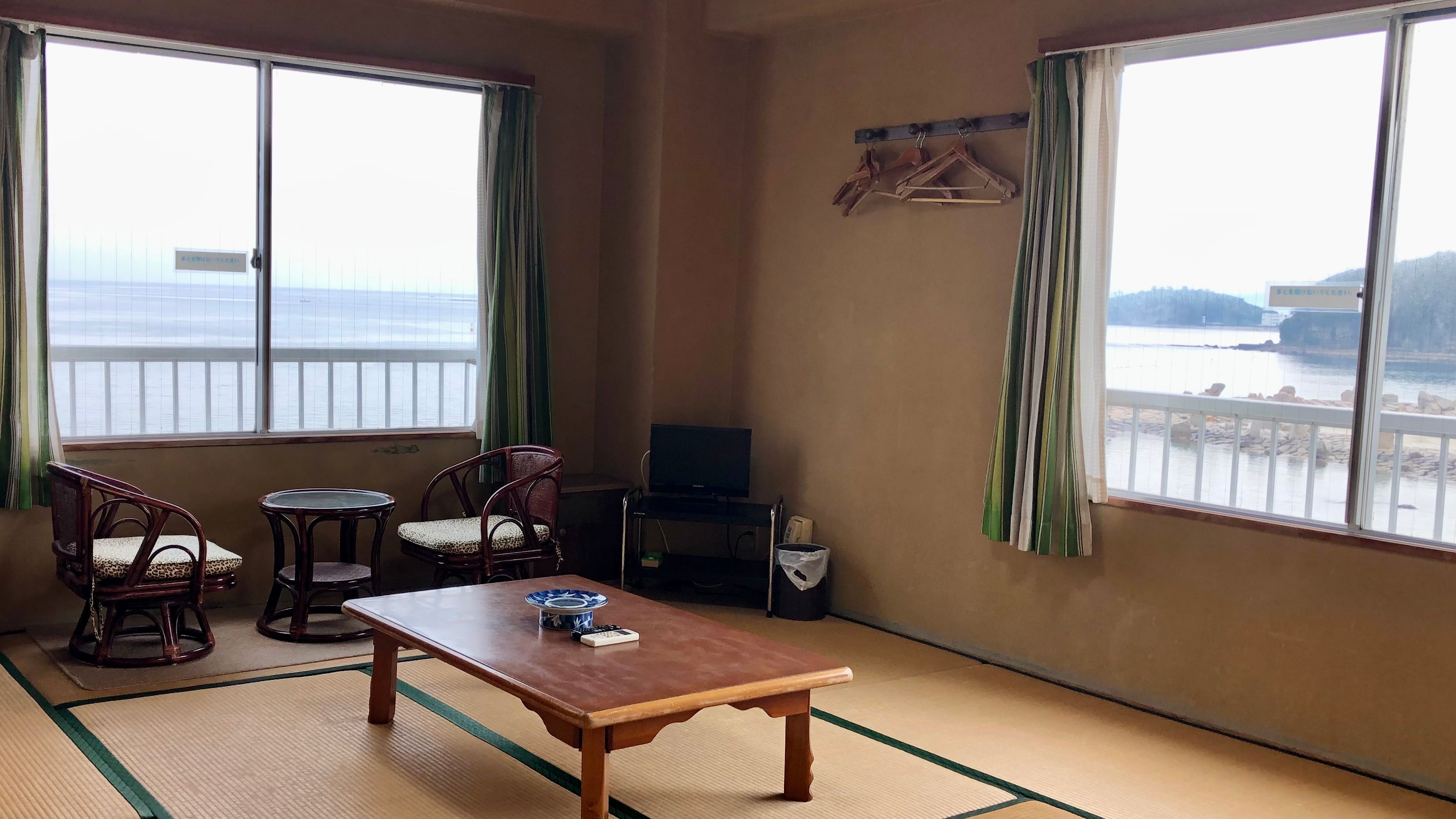 [Main building] Japanese-style room, 10 tatami mats