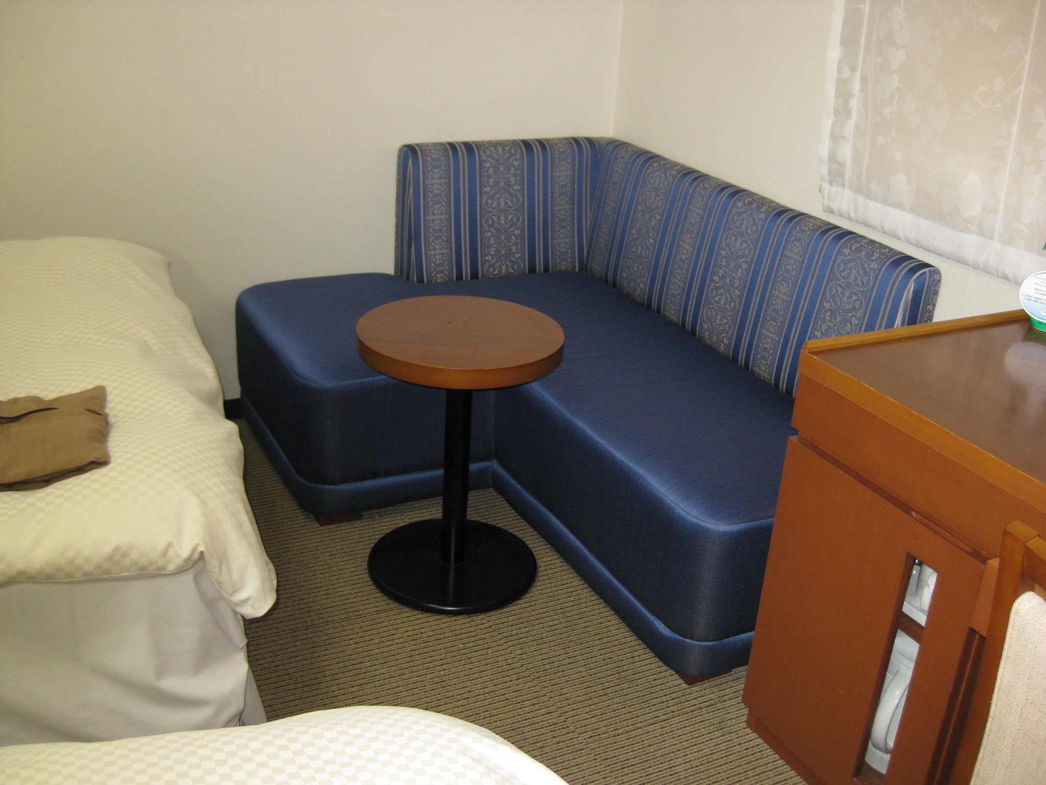 T4 sofa