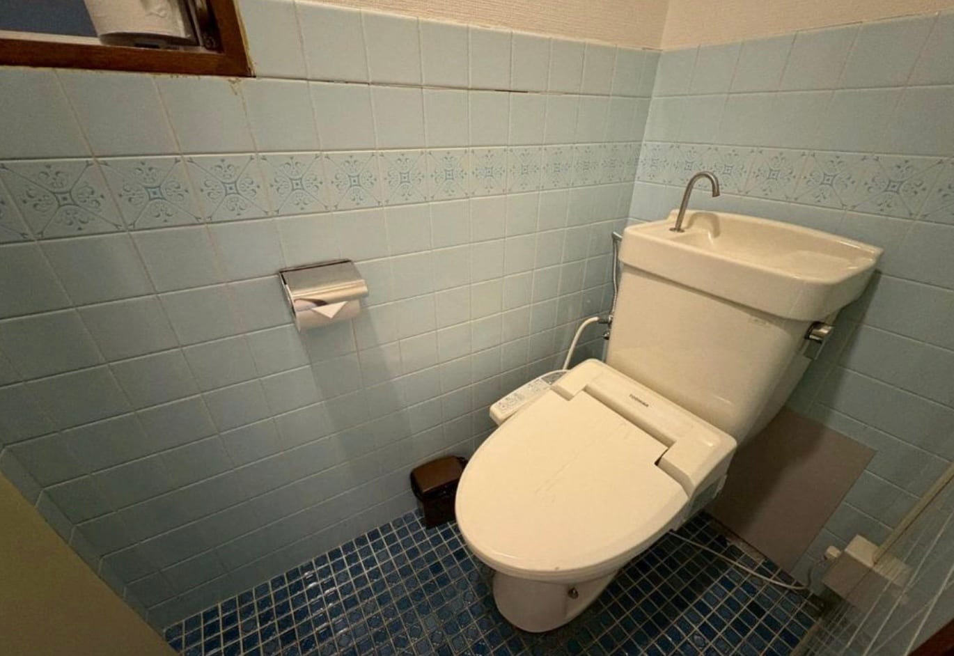Toilet 306