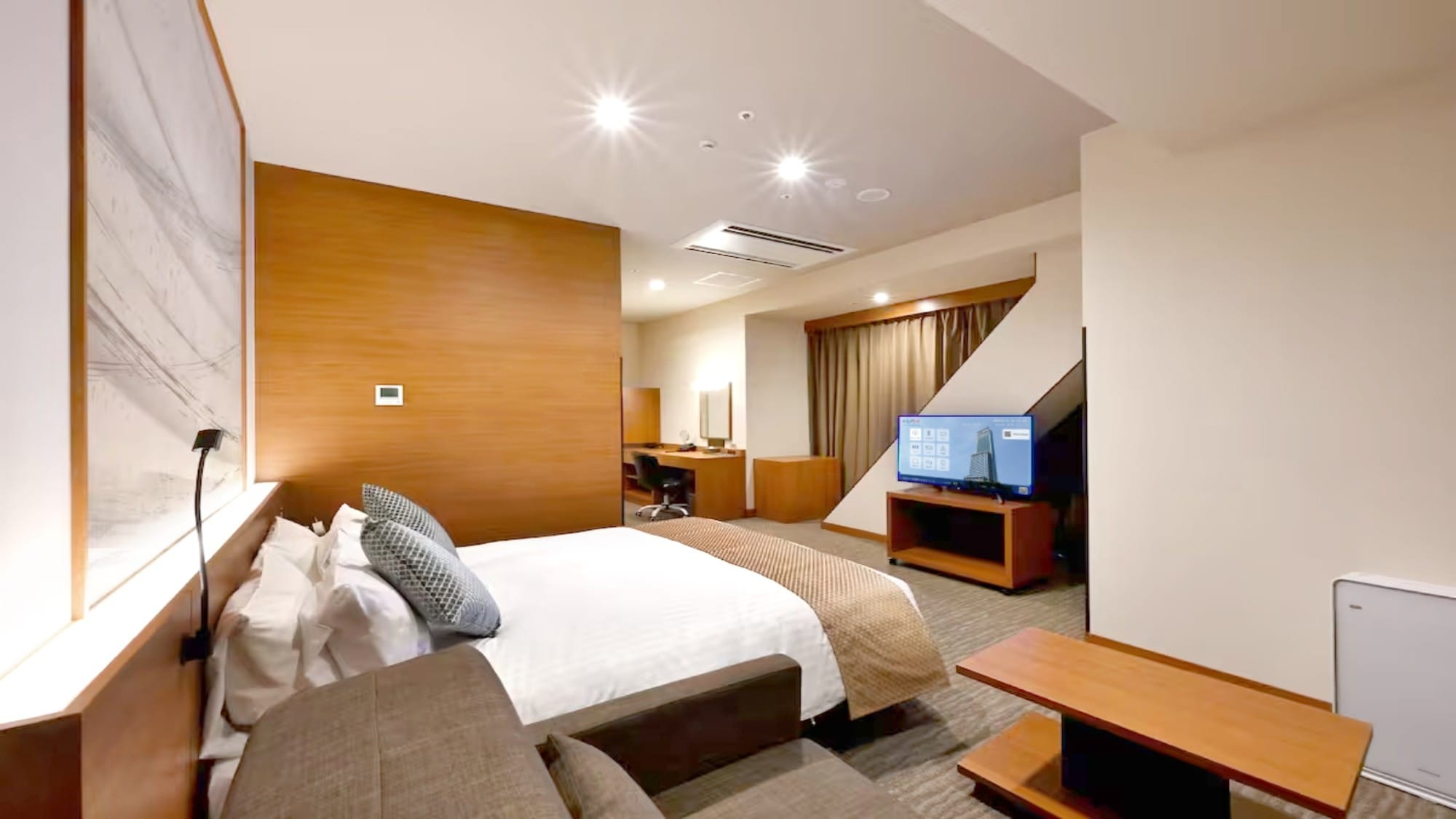 Deluxe Corner Double Bay View Room