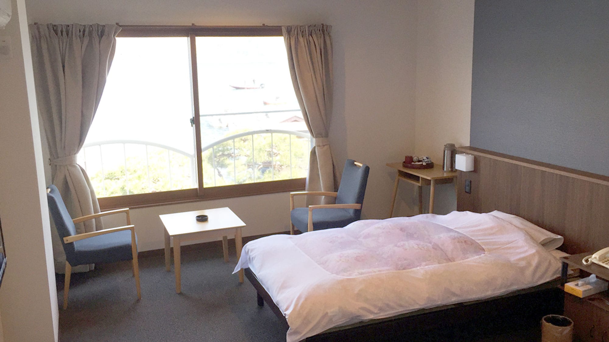 *[Room] Twin room/You can see Lake Nojiri from the room♪ Refresh your mind surrounded by nature!
