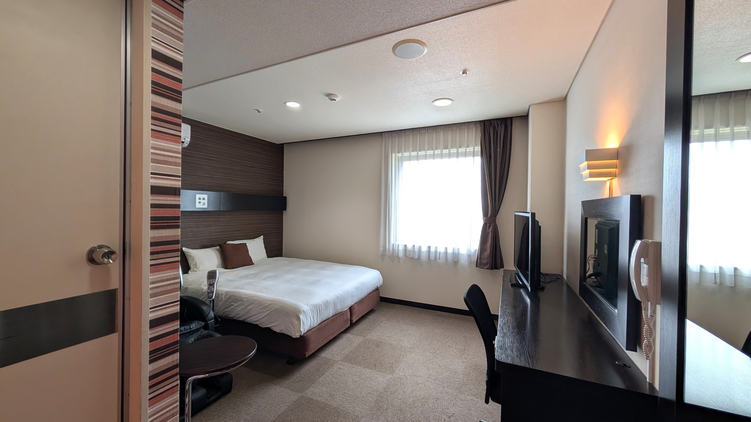 Premium Room [160cm Queen Bed, 18㎡, with Massage Chair]