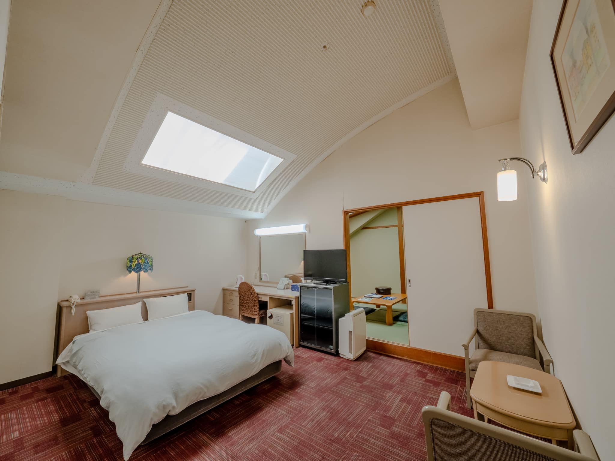 [Smoking] Japanese-Western style room