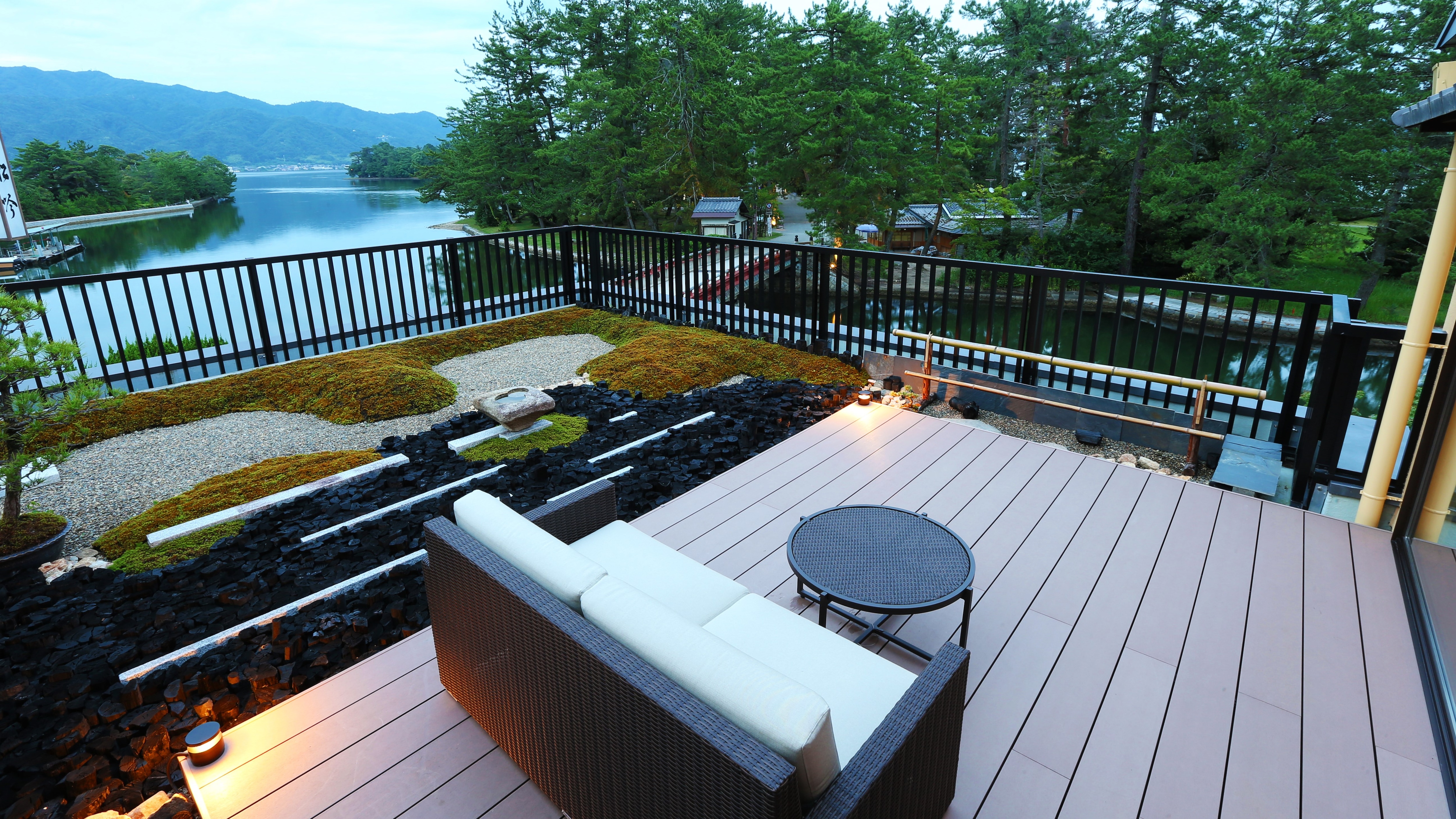 [Japanese-style bedroom with observation terrace overlooking Amanohashidate Kaisenkyo Bridge] Panoramic observation terrace with a spectacular view of Amanohashidate