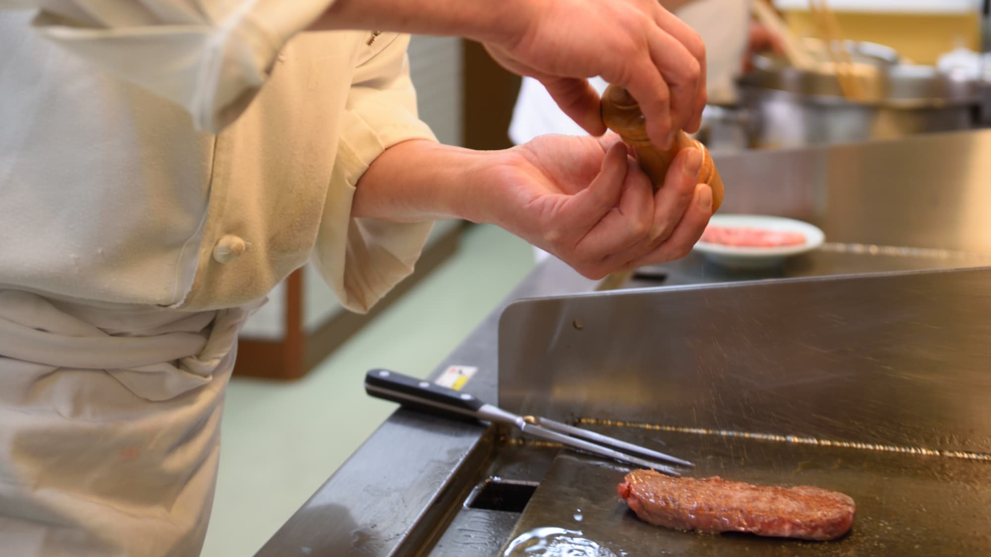 Dining We offer freshly made "Kaitsuji".