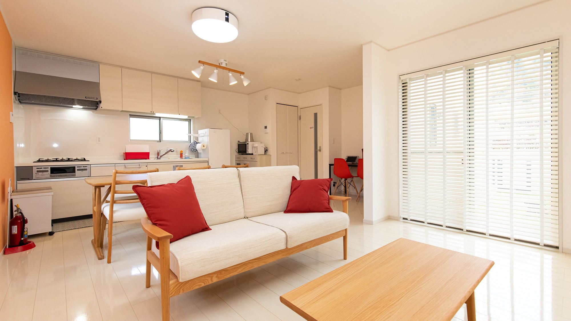 [Building D - Living Room] A spacious living room that can be used by a large group of people.