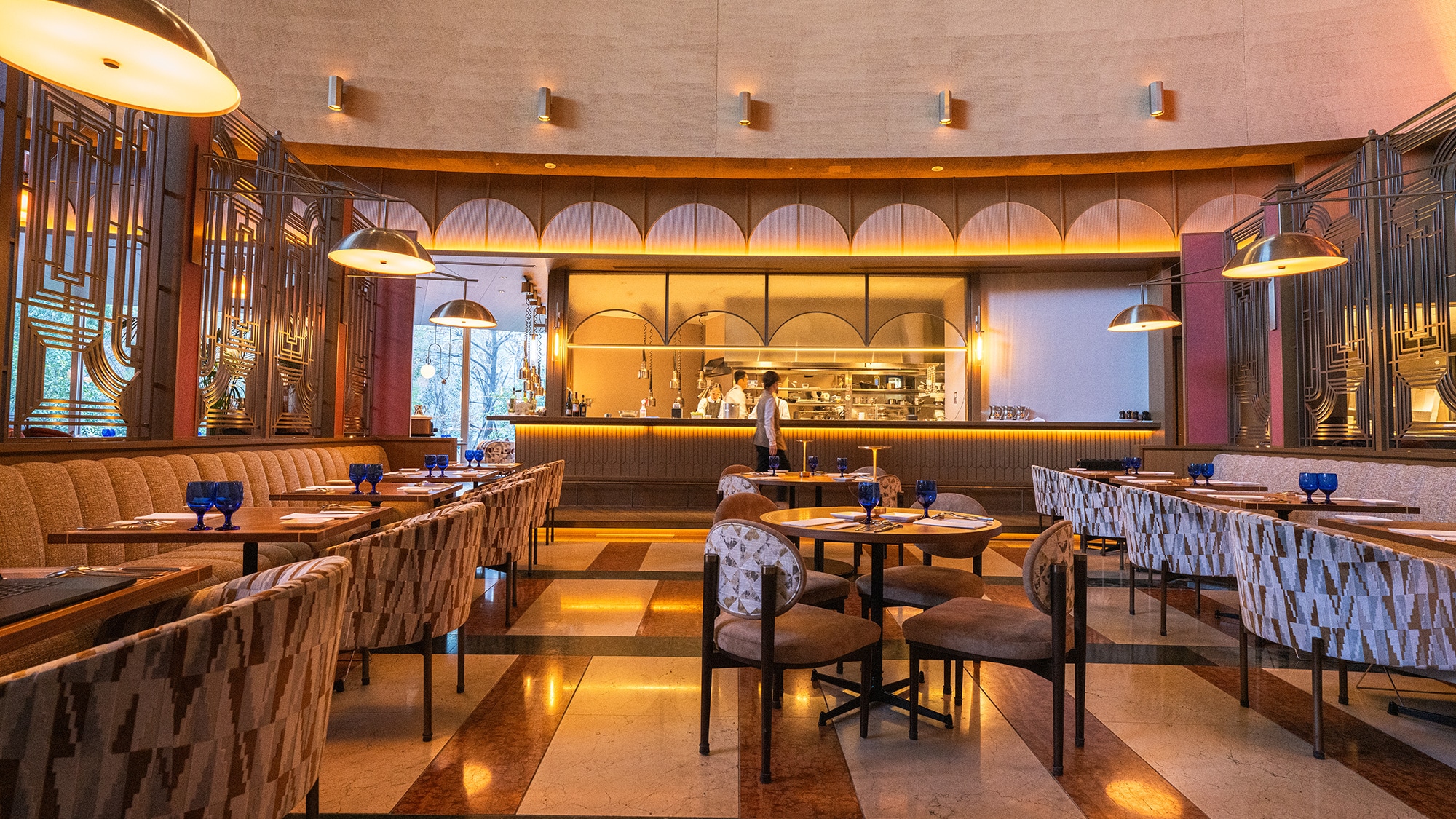 【MAIN DINING "sereno"】An elegant space perfect for business dinners and special occasions.