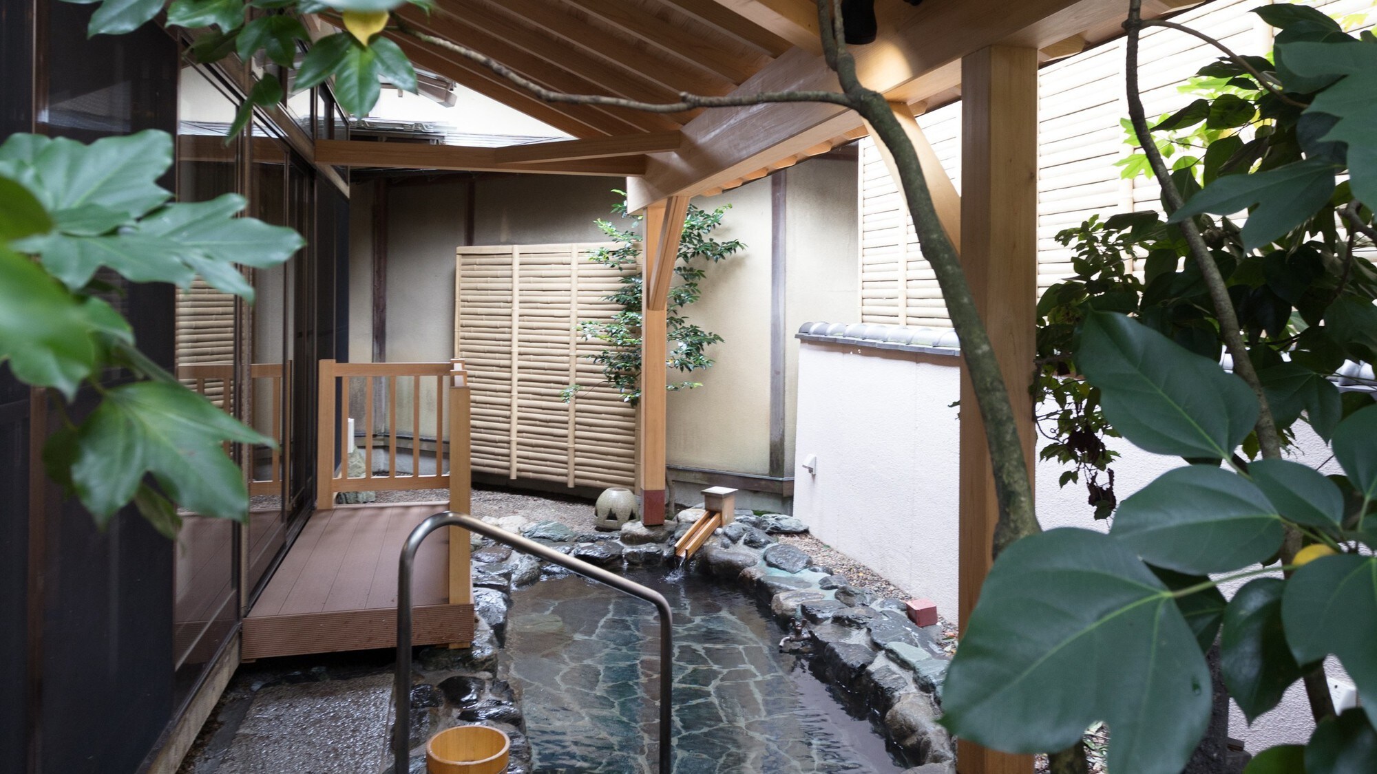 Shikitei: Hanagoromo (open-air bath)