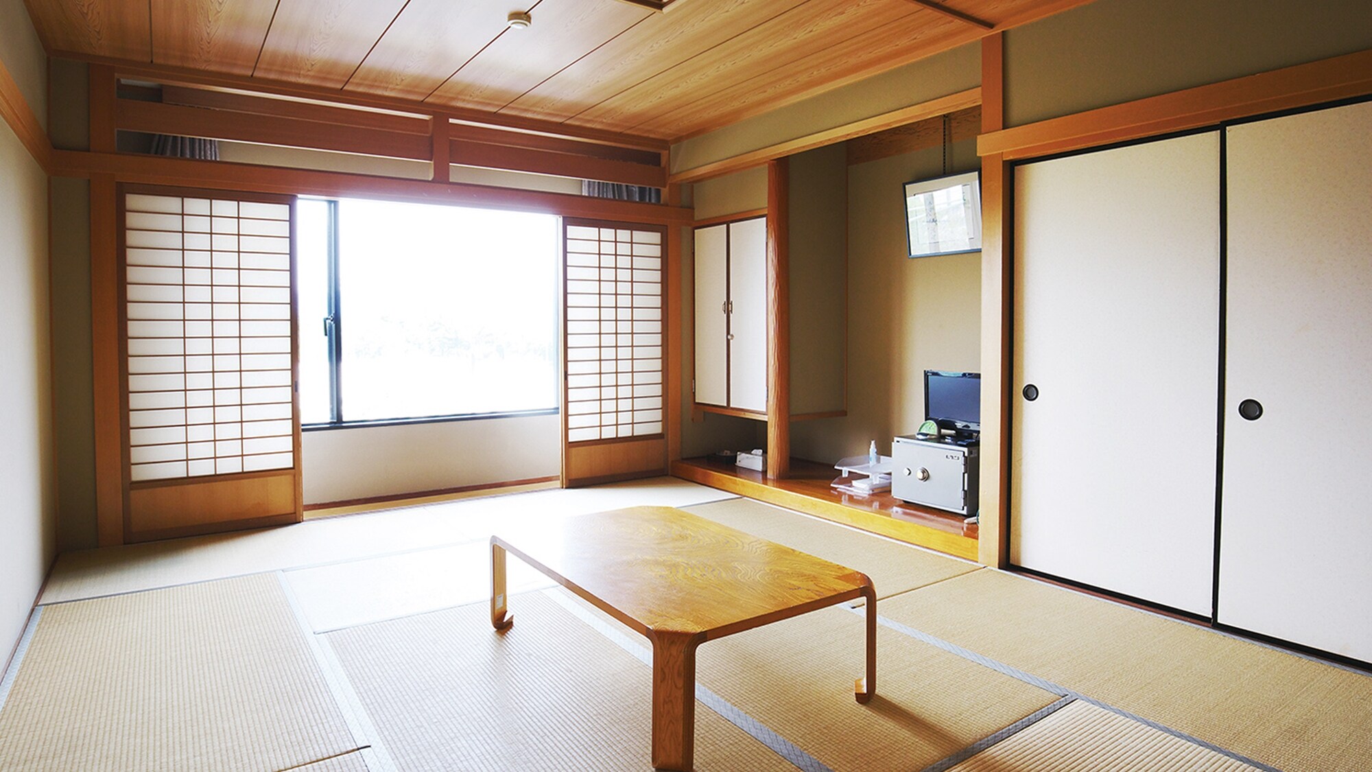 * [Japanese-style room] A room with a calm atmosphere