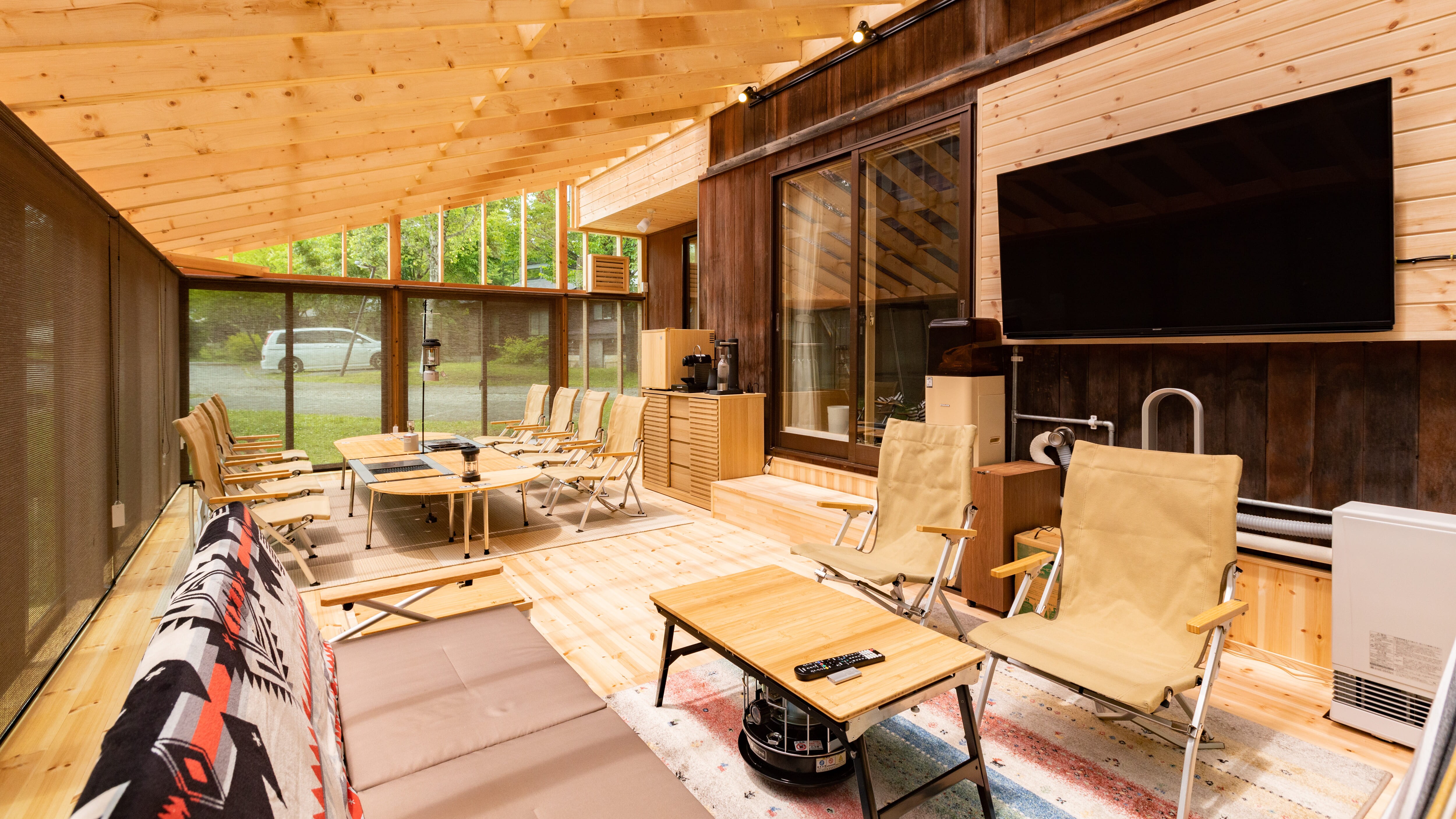 บ้านเดี่ยว 3LDK พร้อมระเบียงนั่งเล่น พื้นที่สำหรับนั่งพักผ่อนบนระเบียงได้ประมาณ 10 คน