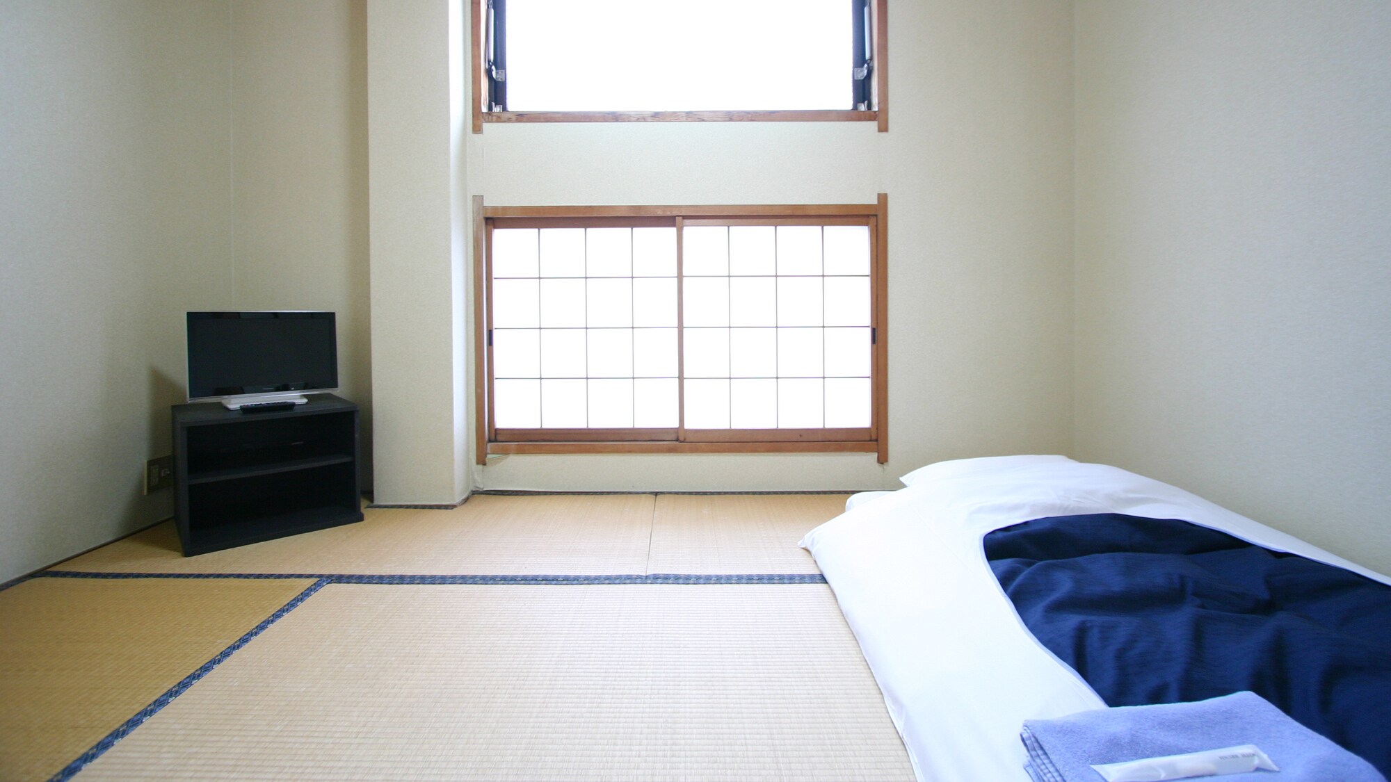 Japanese-style room
