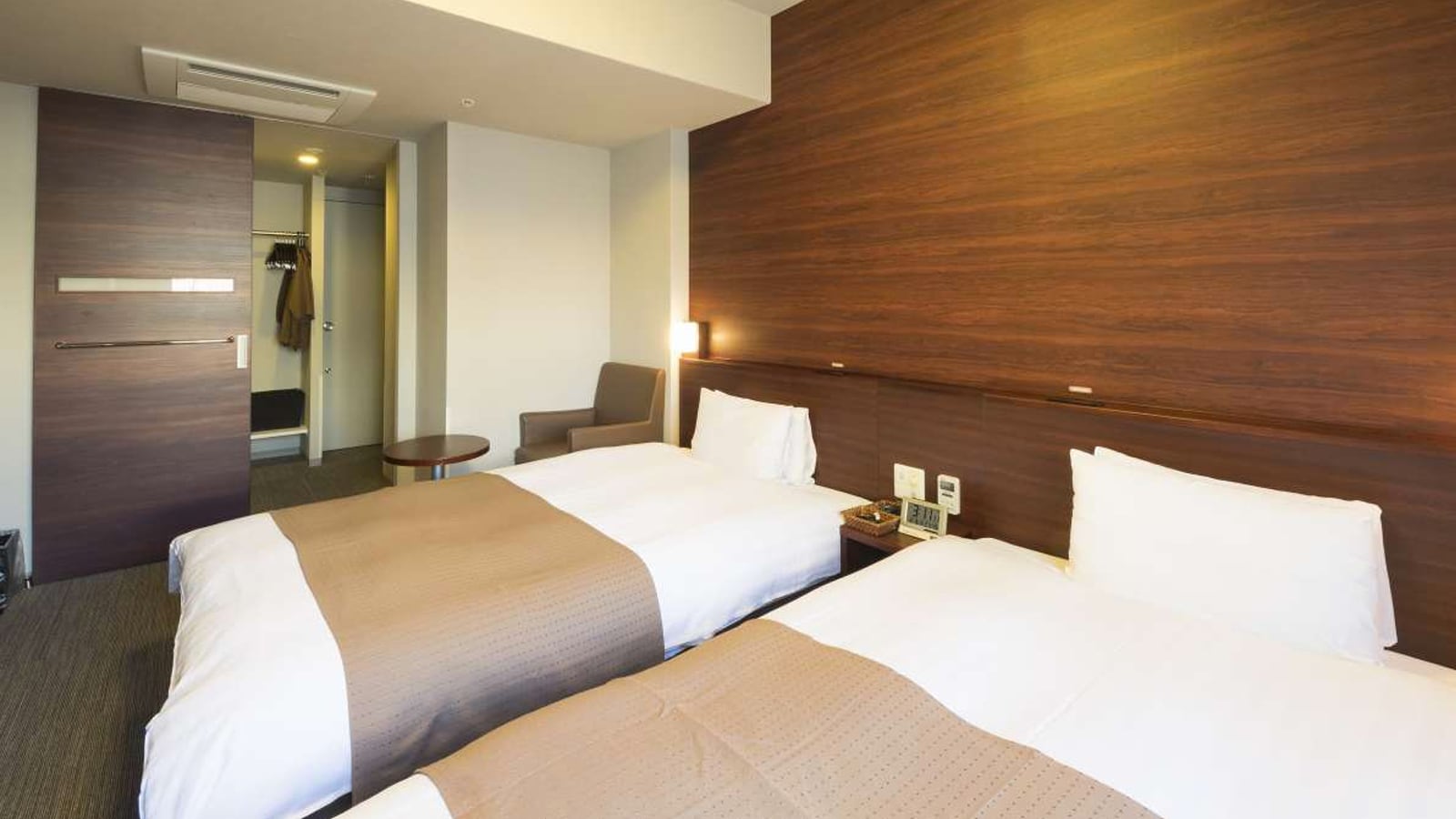 ■ Non-smoking connecting room 36.57 sqm Bed width 120 cm & times; 195 cm & times; 3 units