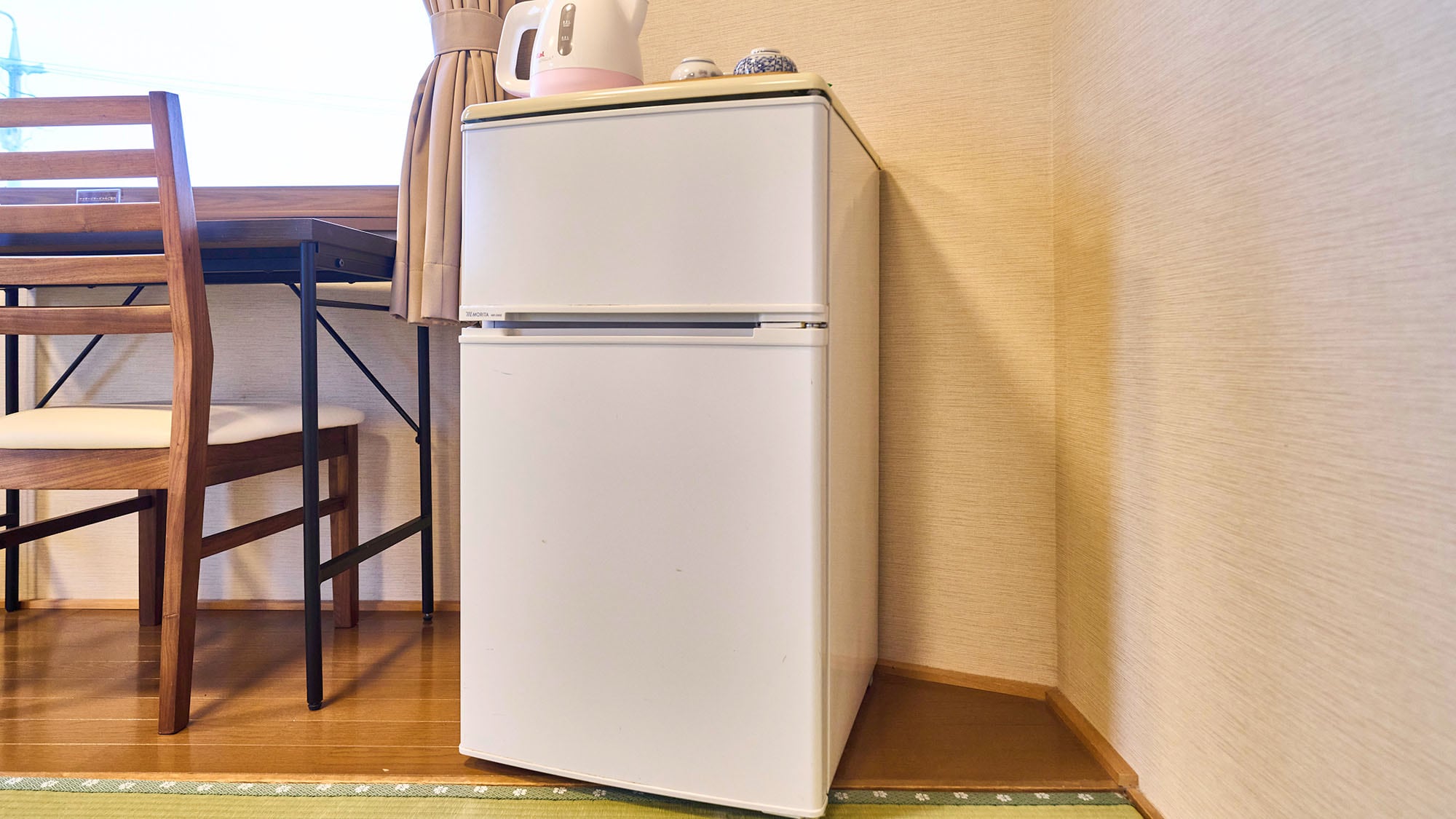 ・【日式房A】冰箱、空气净化器等设施一应俱全，让您住得舒适。