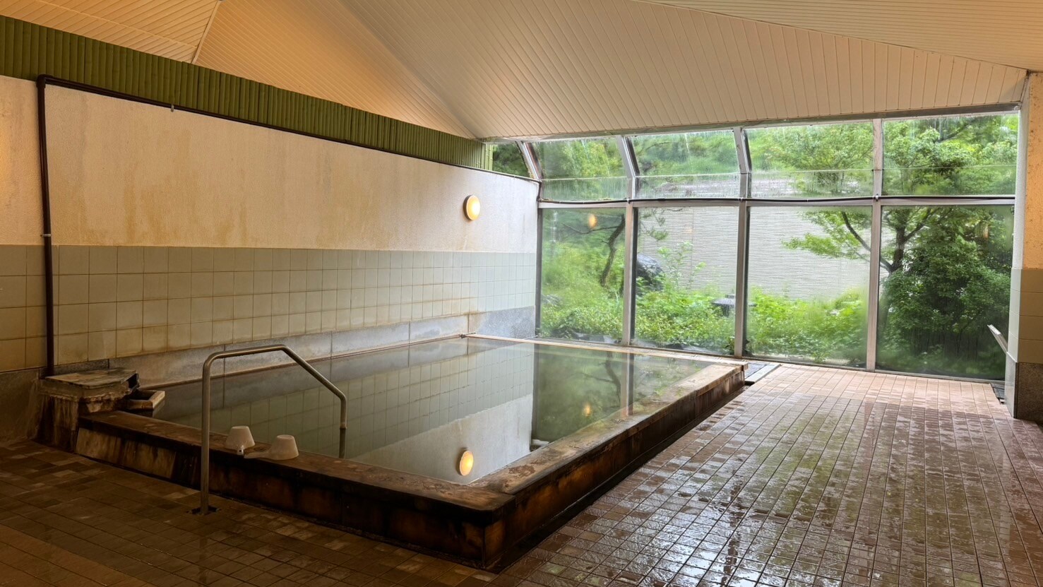 Large communal bath "Cypress bath"
