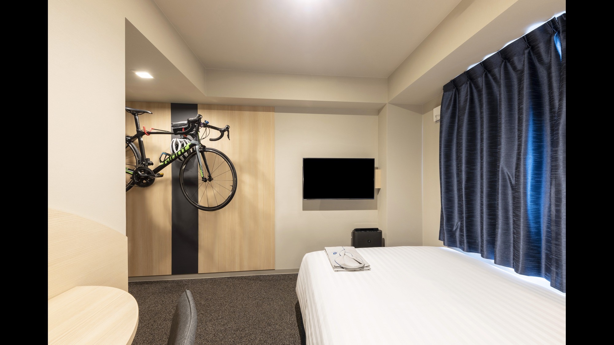 Cycle single room, you can bring in one bicycle