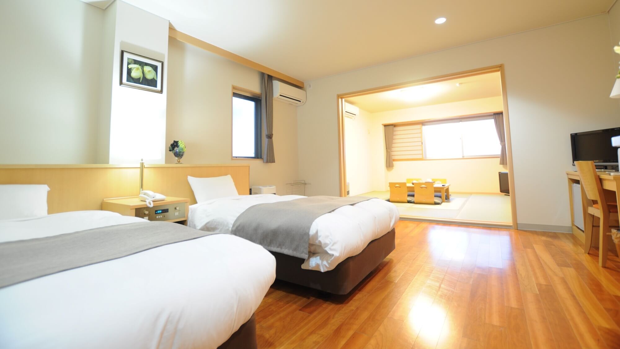 ■ Japanese and Western rooms (50 square meters) [No smoking] With unit bath and washlet