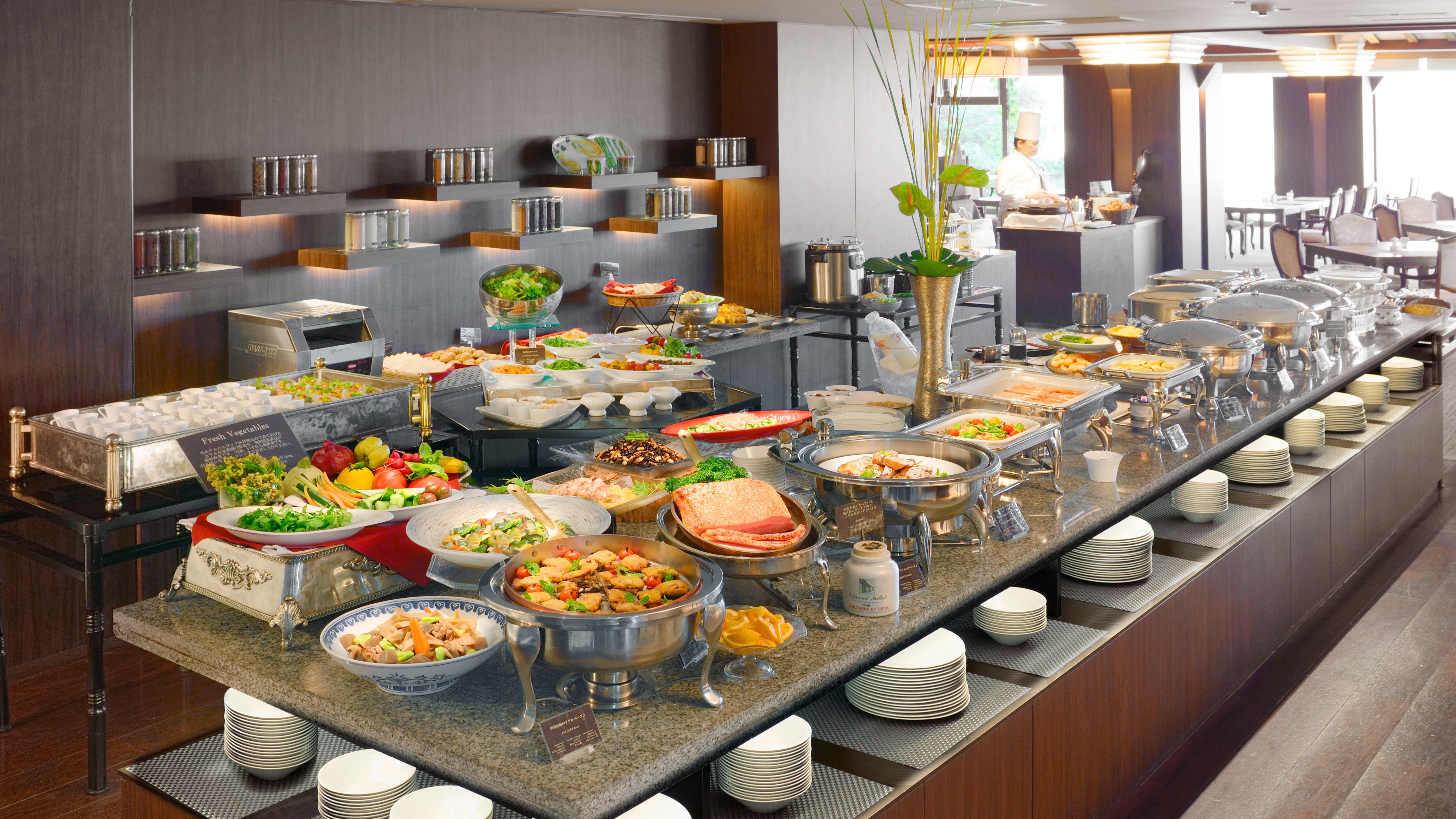 [Breakfast Buffet] Popular spiny lobster bisque soup. Japanese and Western buffet using local ingredients.