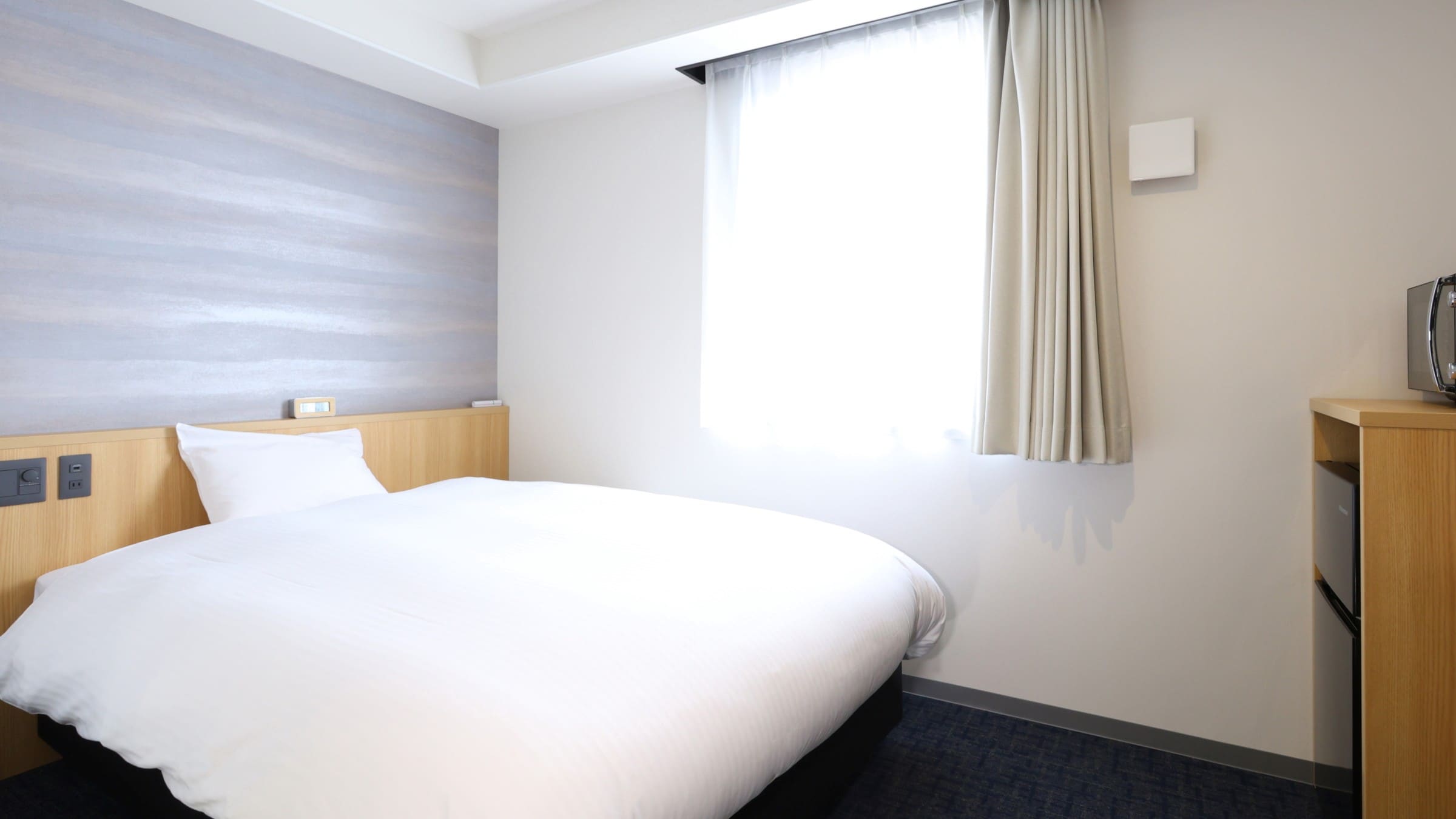 Non-smoking. Recommended for extended stays. Double room with washing machine/microwave. [19 sq m / bed width 140 cm]
