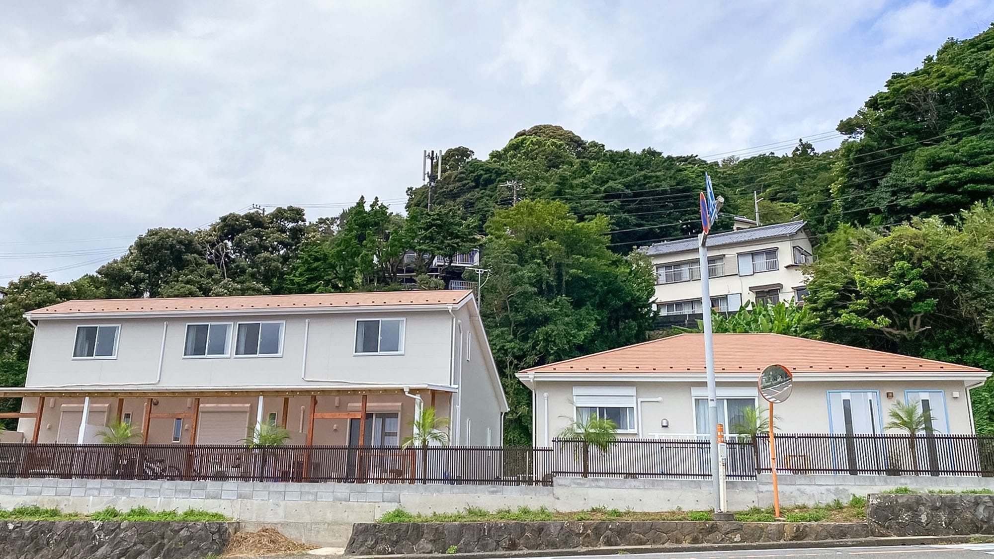 ・A group of cottages in Shirahama, Izu. Equipped with a garden for BBQ.