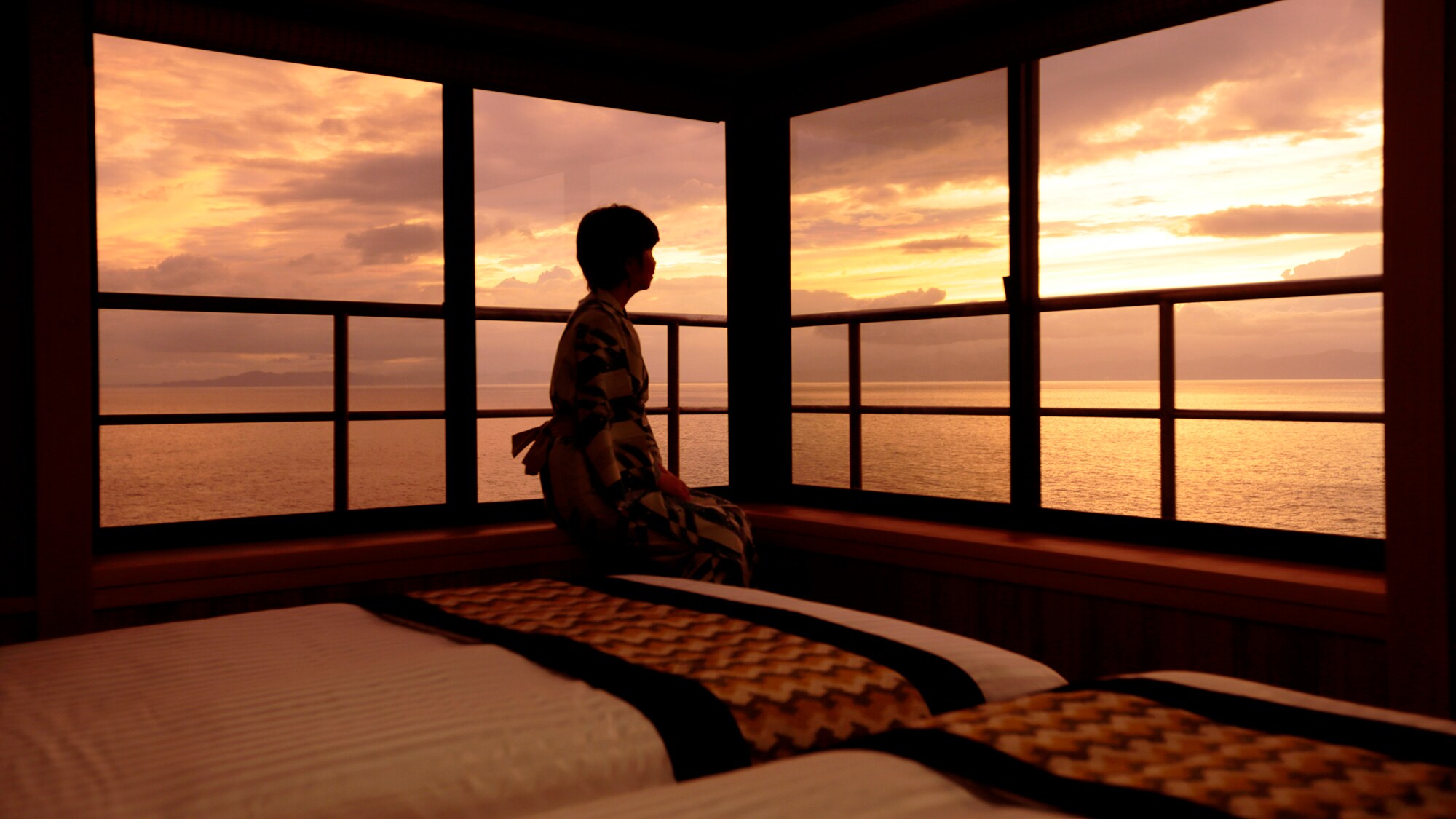 [Azure Fuji] Private bath with a panoramic view of the ocean and a bedroom with a view of Mt. Fuji
