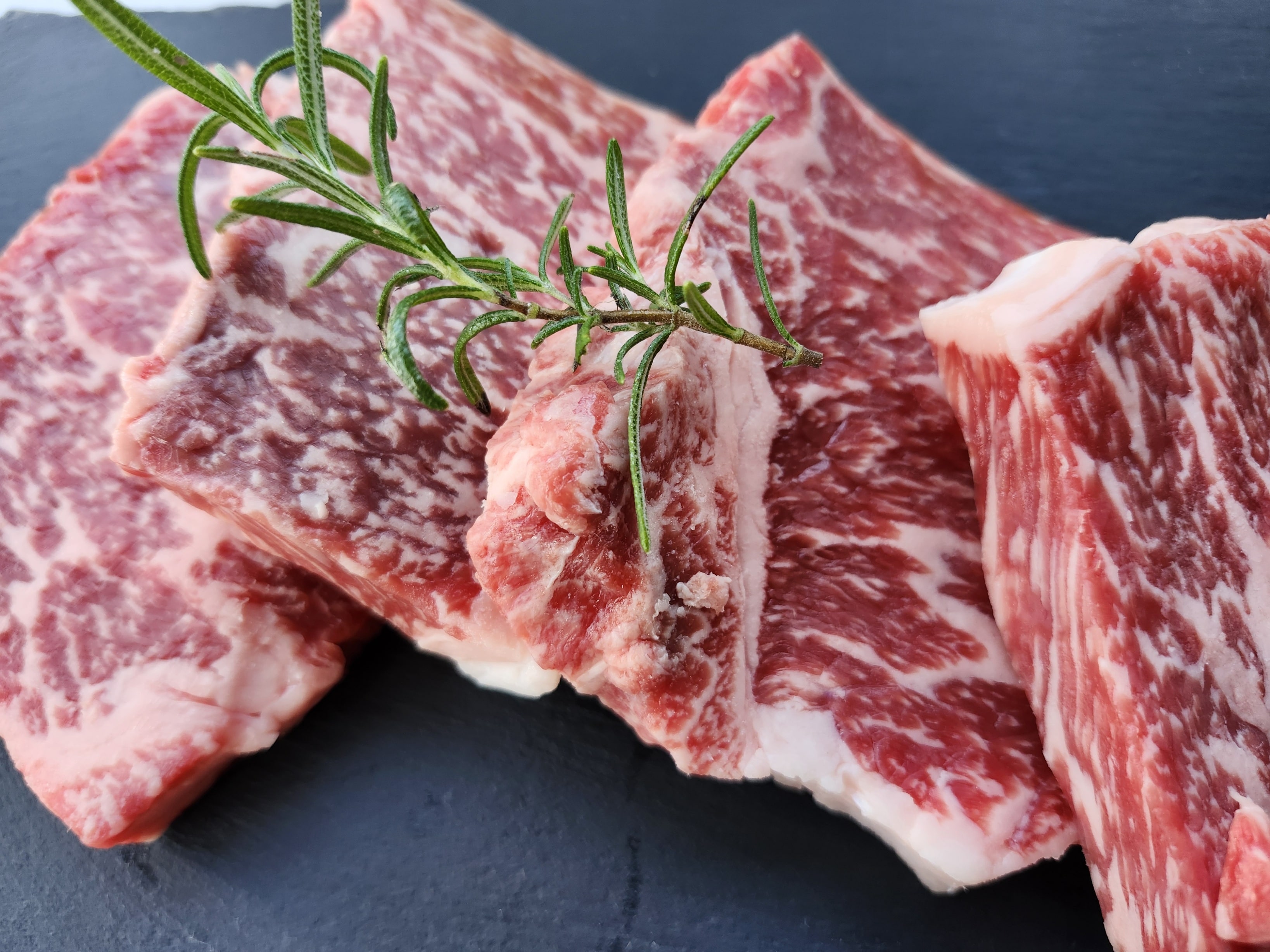 100克伊邪那美牛排，一种淡路牛肉