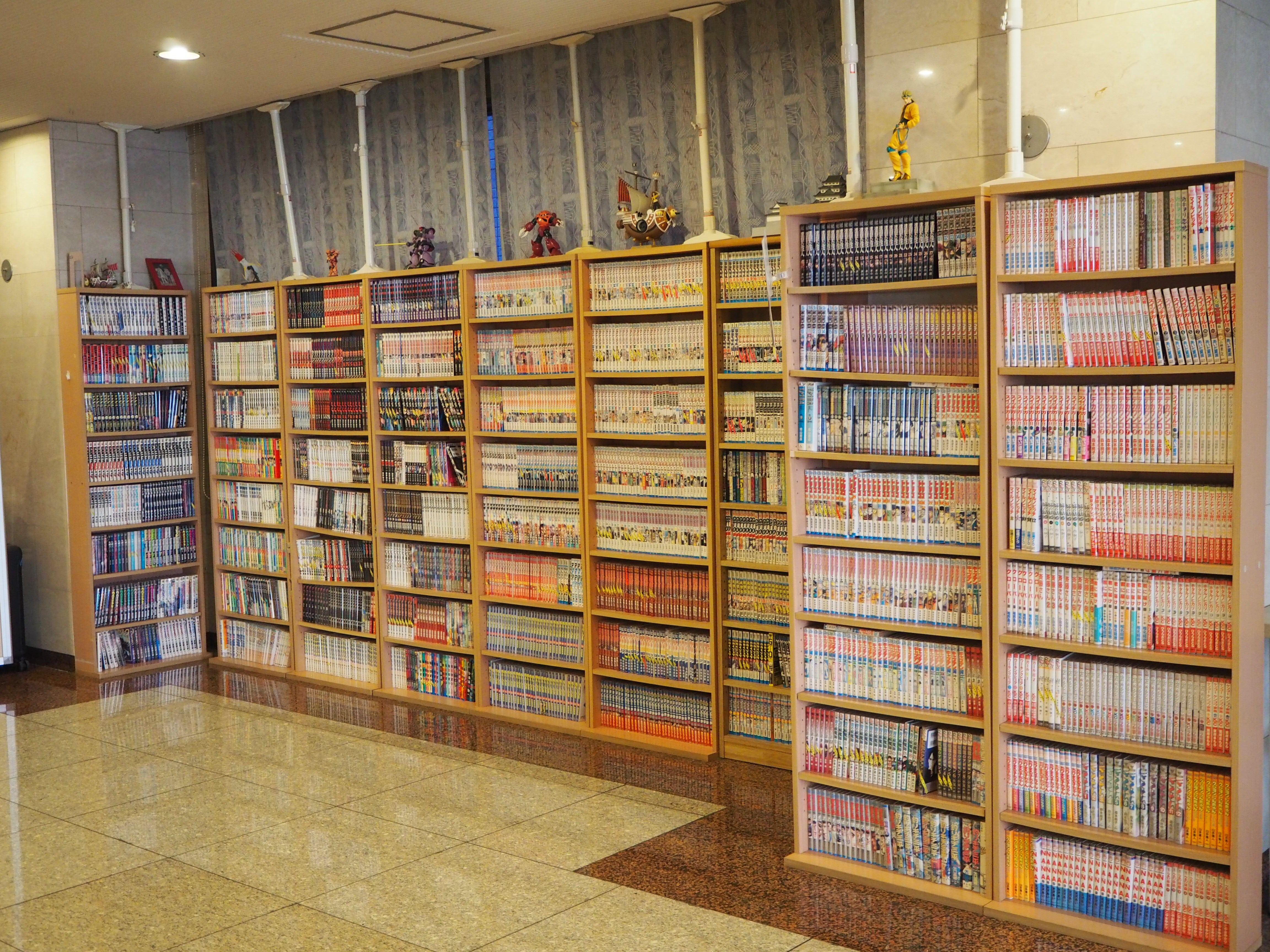 객실에서 자유롭게 즐길 수 있는 만화가 3000권 이상