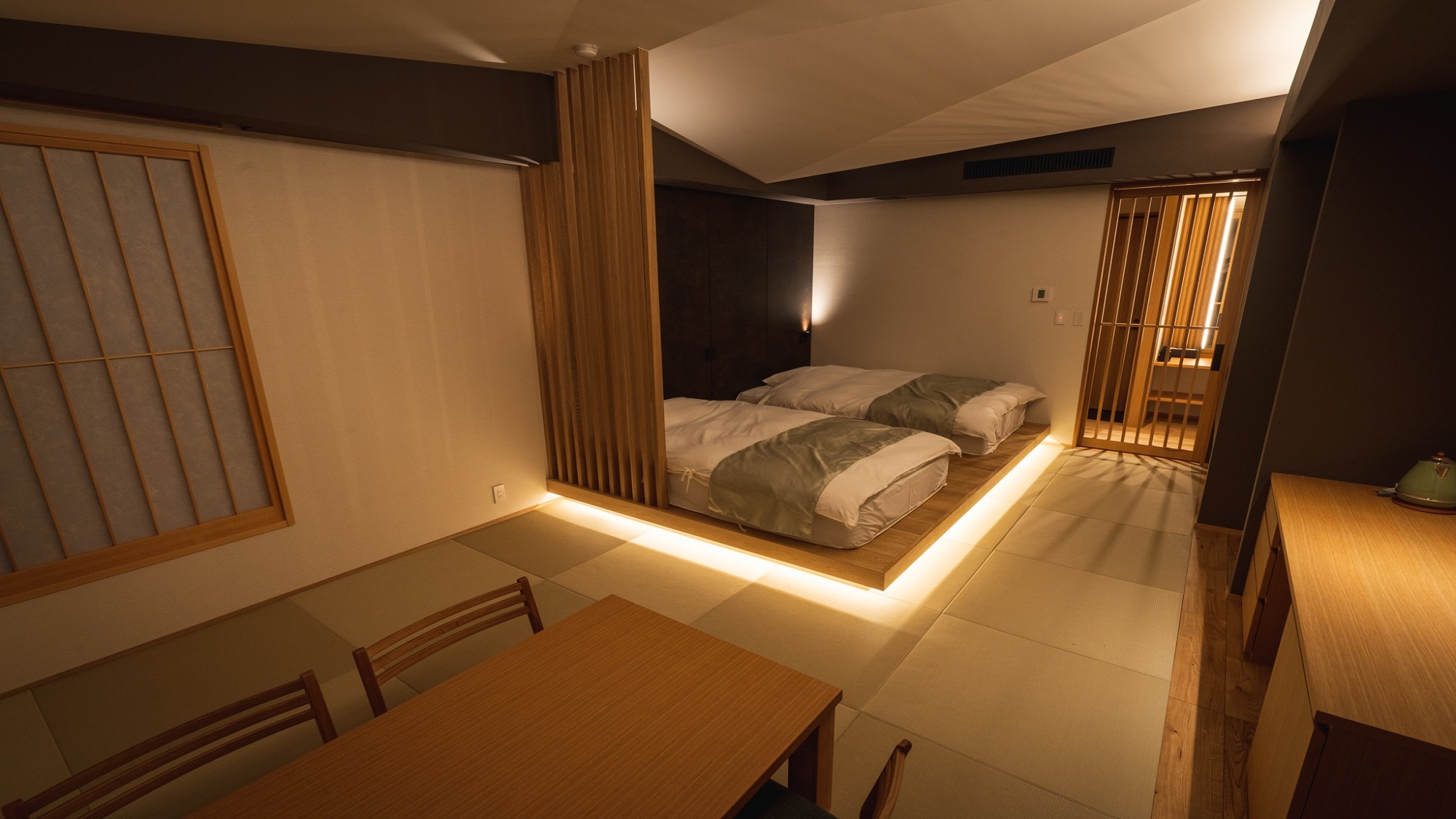 [Guest room with garden open-air bath] Origami ceiling ☆ Luxury guest room (Guest room image)