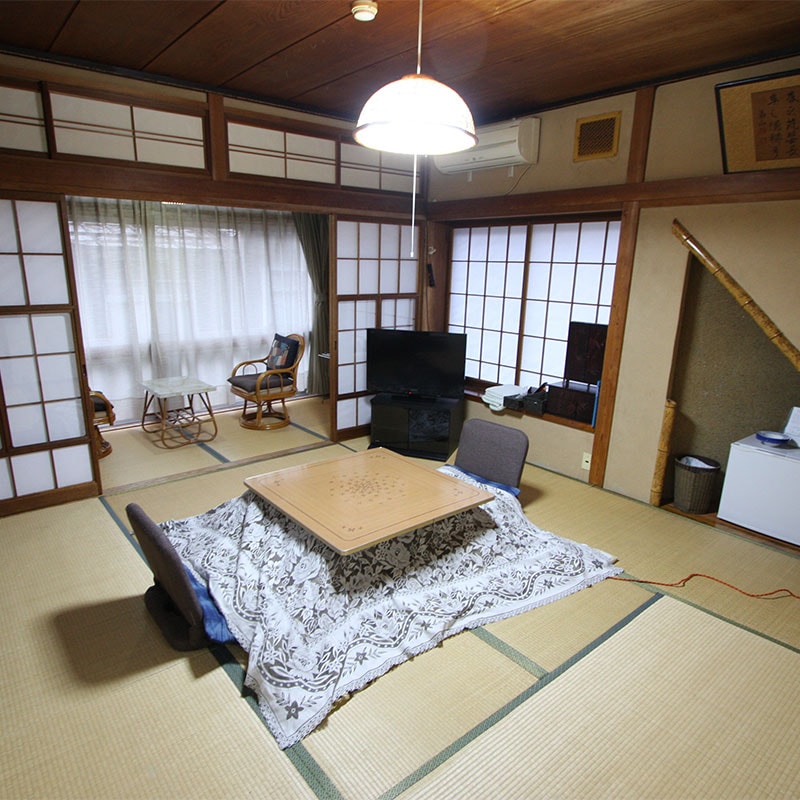 Japanese-style room: Kotatsu in winter.