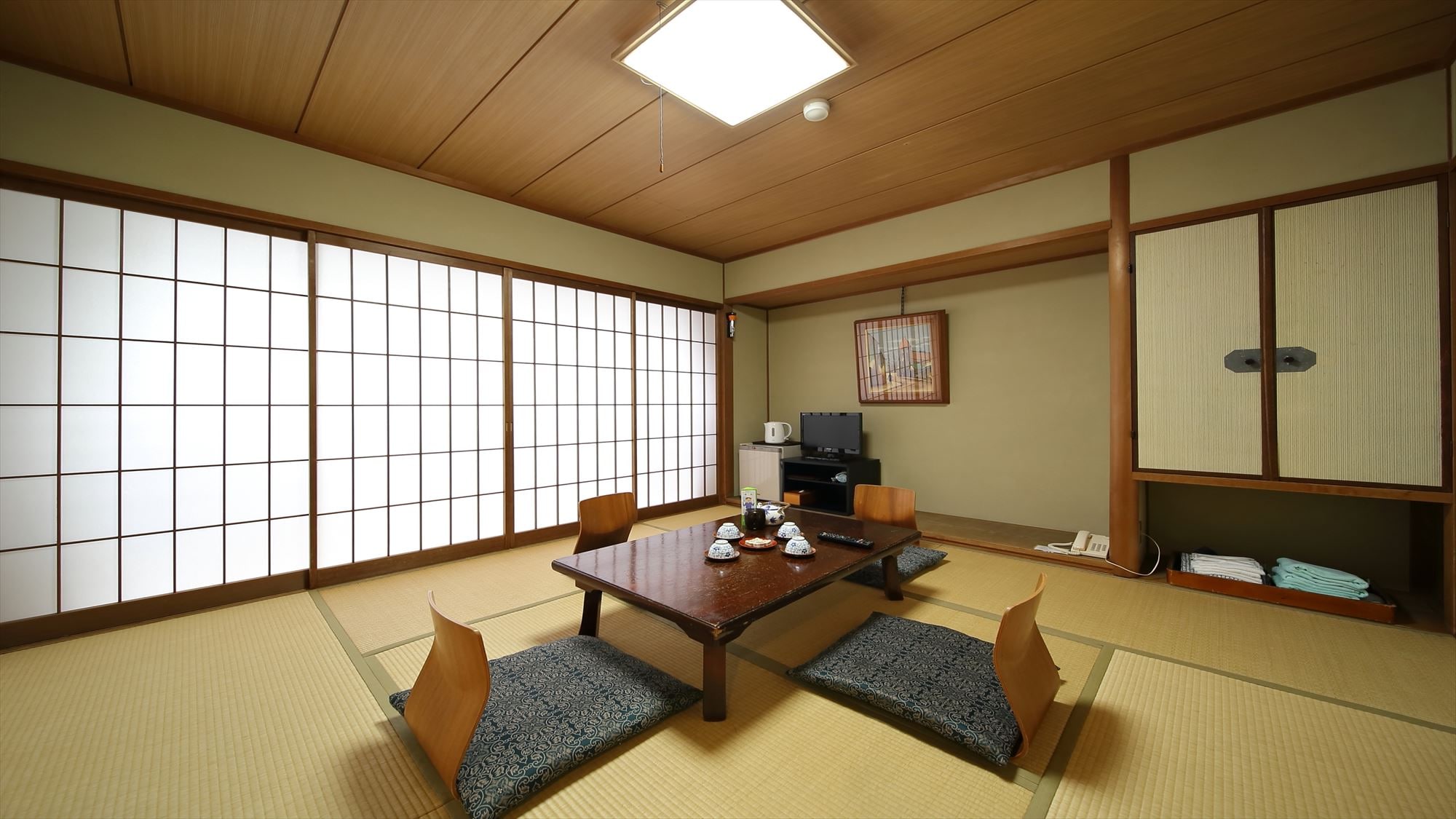 Kamar bergaya Jepang 8 tikar tatami (dengan bak mandi dan toilet / Gedung Utara)