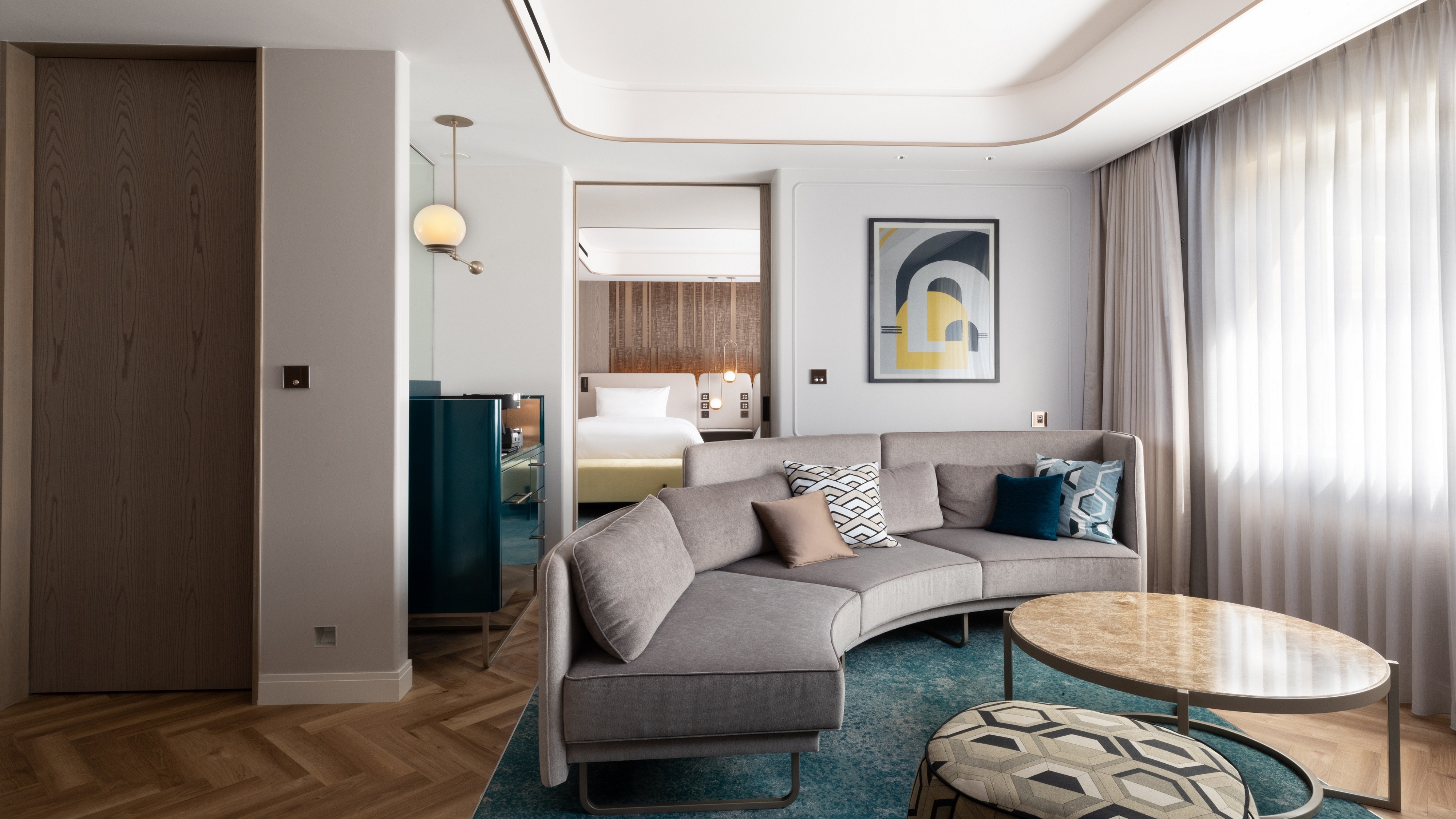 2 Bedroom Suite (1 King Bed & 2 Single Beds)