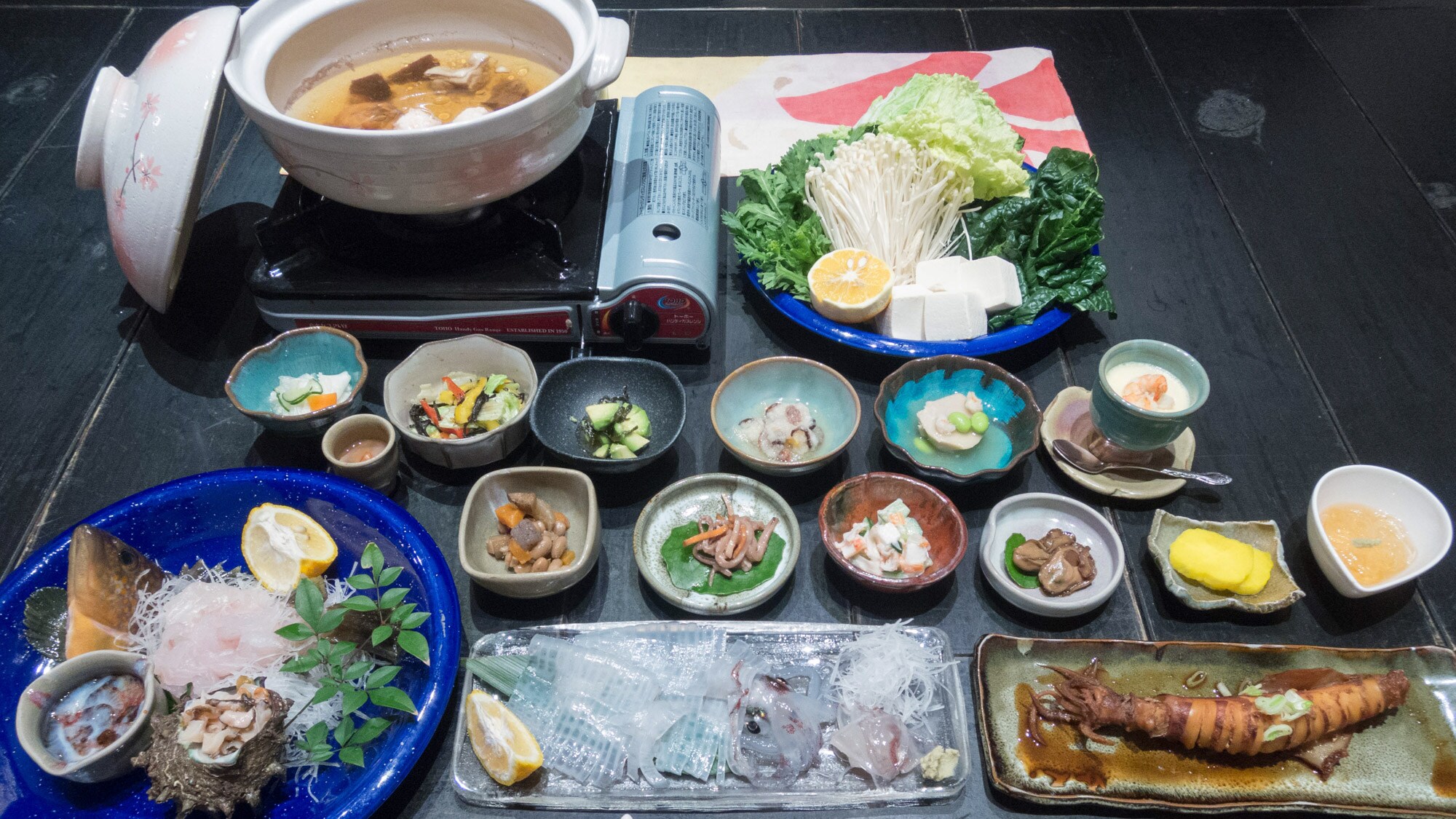 *[Dinner example] Over 20 dishes using local ingredients!