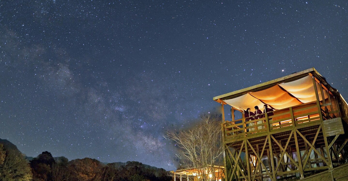 cabin bầu trời đầy sao