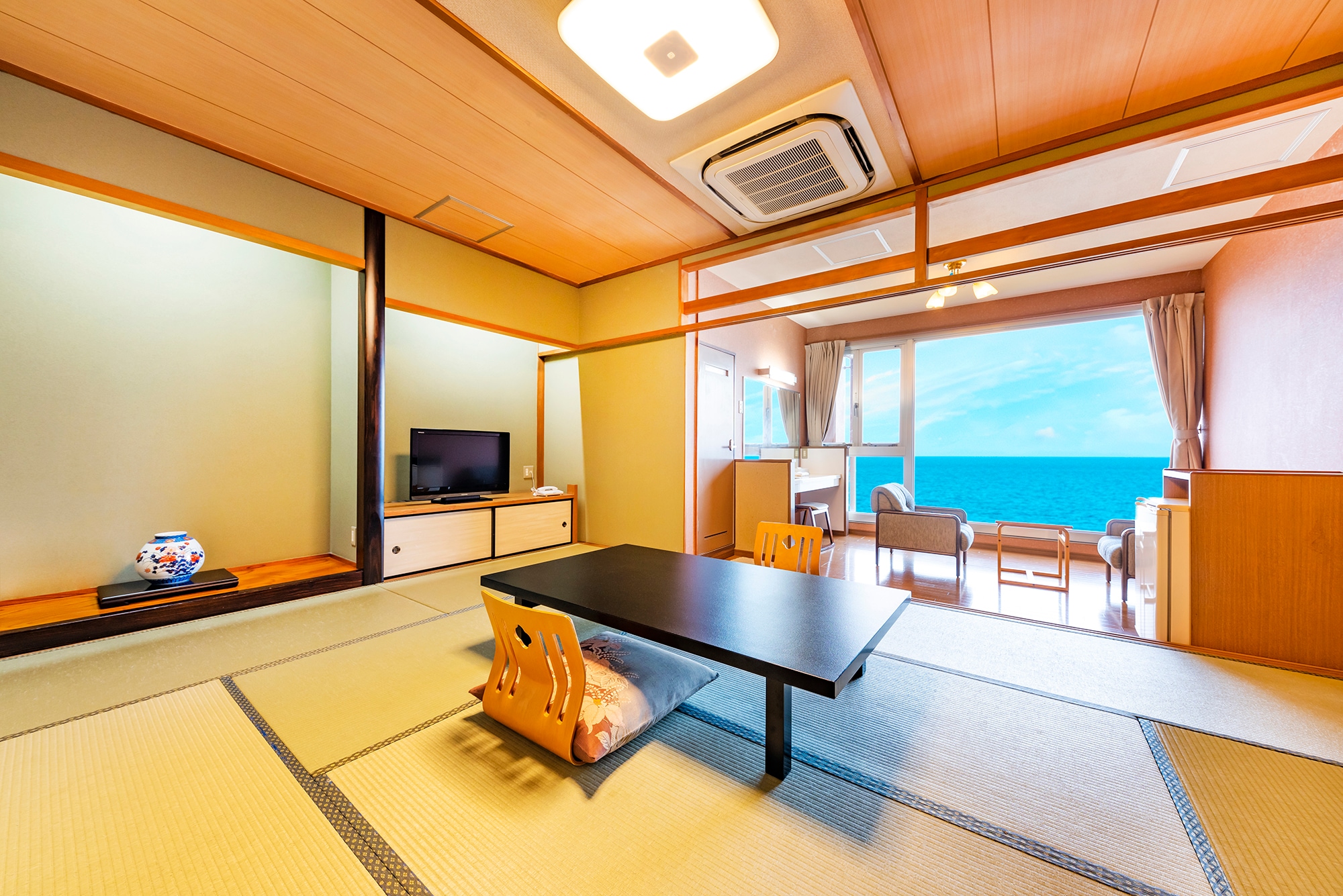 Japanese-style room on the sea side only