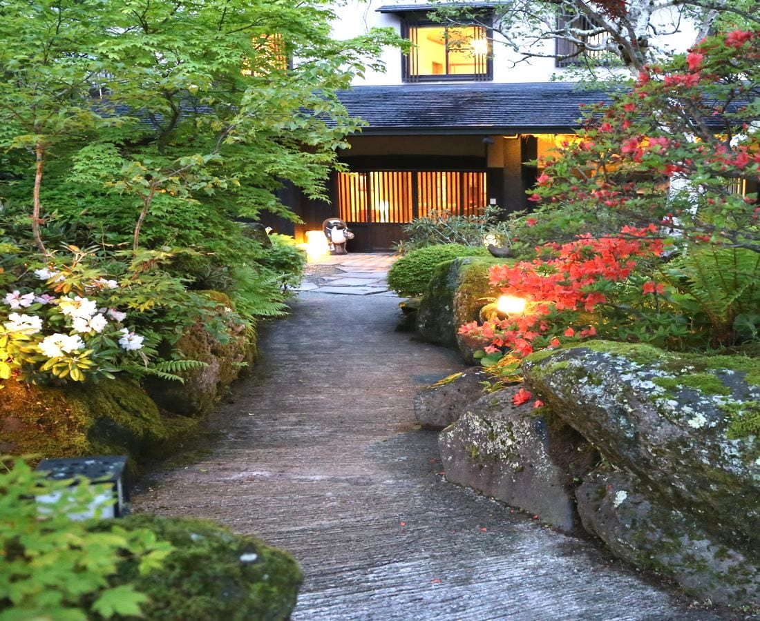 Entrance from Sawaemon Approach in early summer