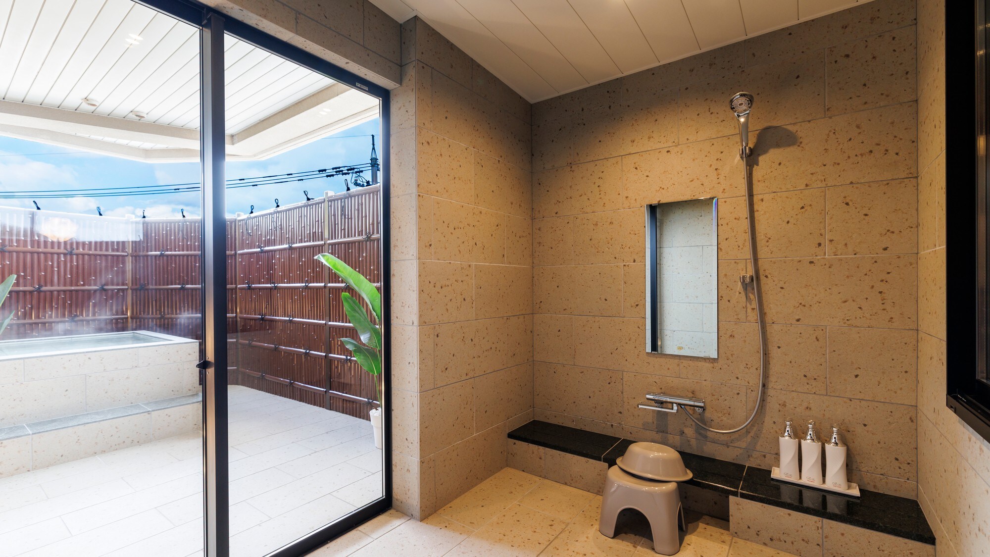 Fukui's special room "Asakura" made with natural materials [Room with open-air bath and bed]