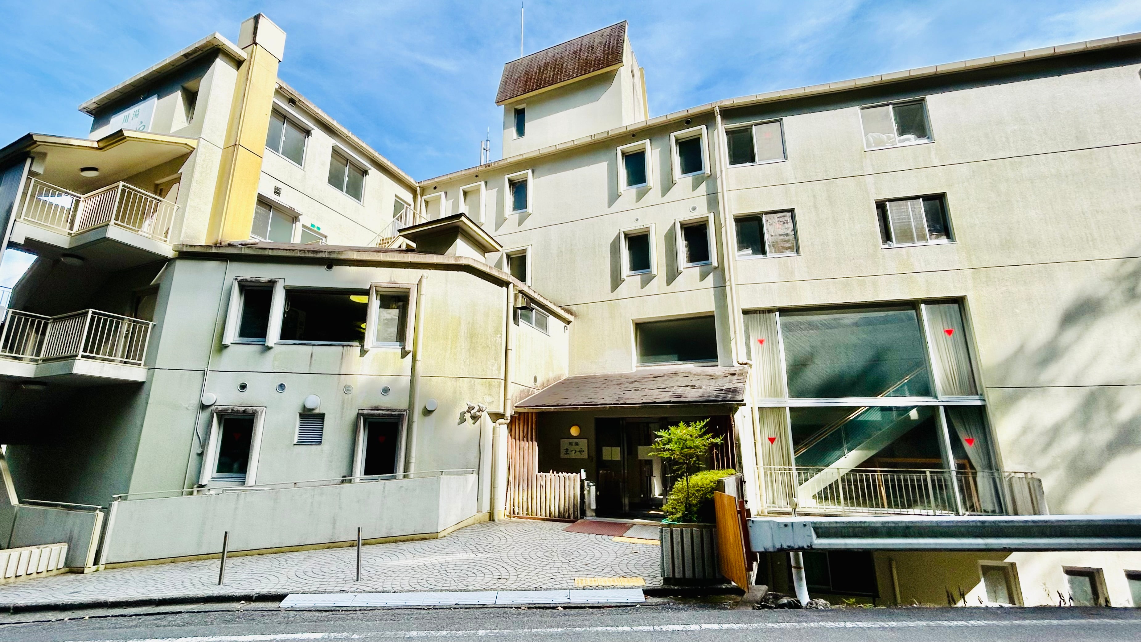 [Exterior] We provide free shuttle service from our hotel to the Kumano Kodo trail. (Reservation required)