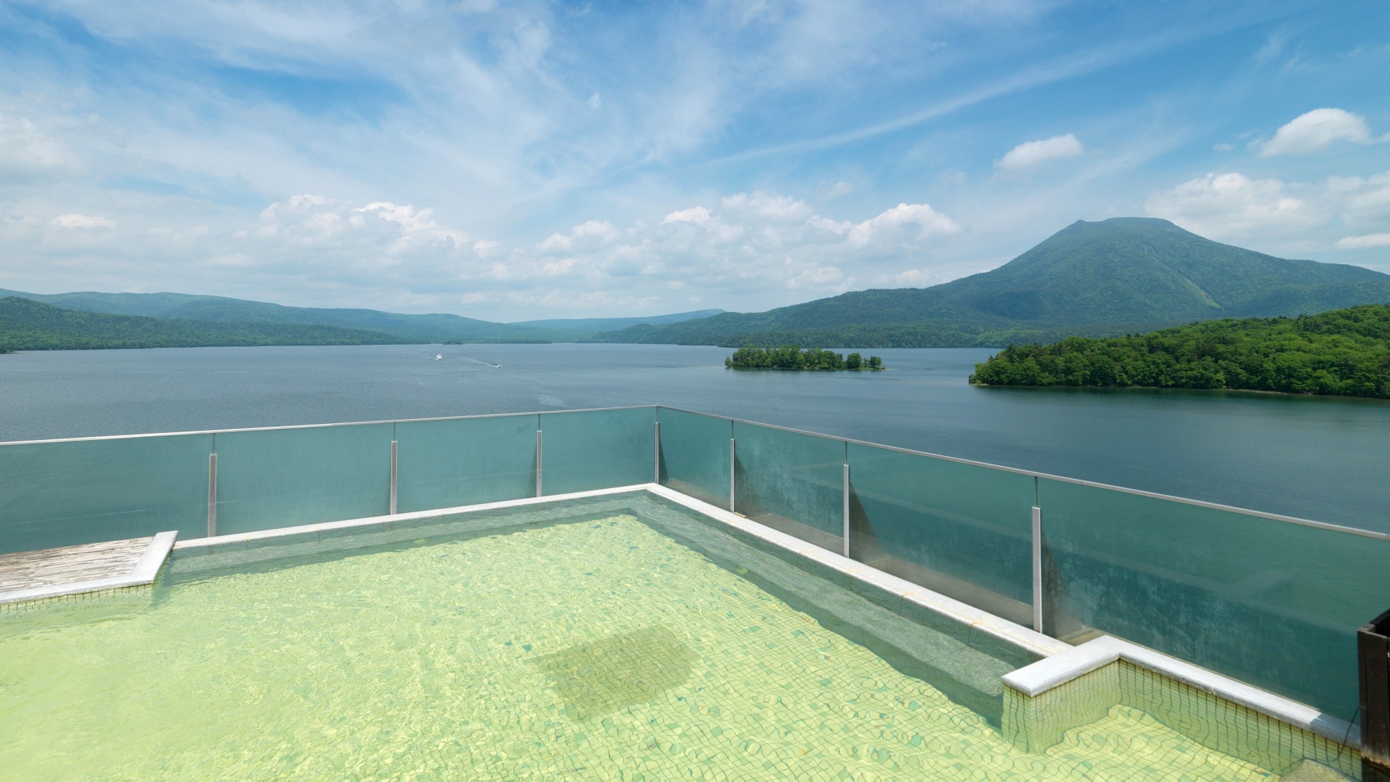 ■Open-air bath in the sky "Tenyo-no-Yu" / Be amazed by the wonderful view from the spacious bathtub!