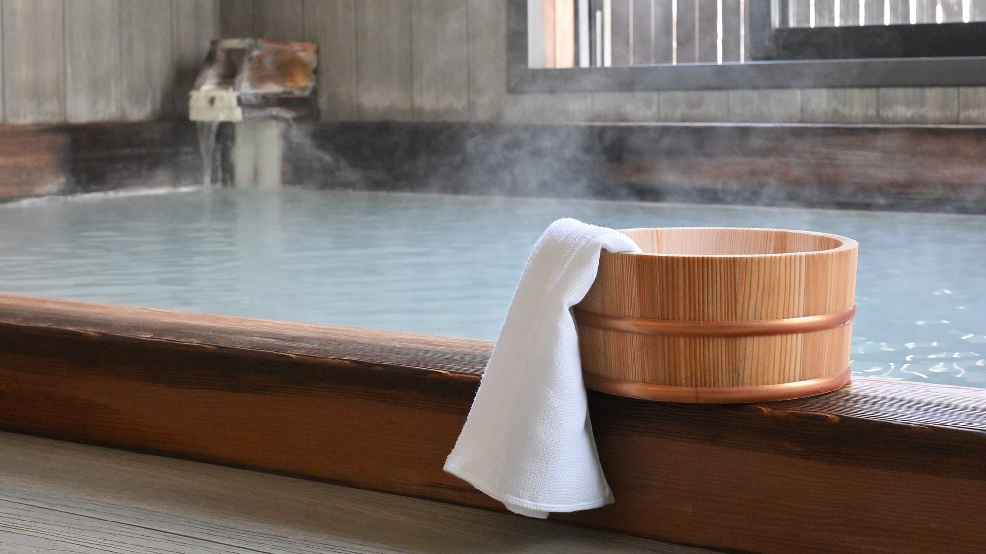 ・[Pemandian besar] Mata air hidrogen sulfida berwarna susu. Air mengalir langsung dari sumber Norikura Kogen Onsen.