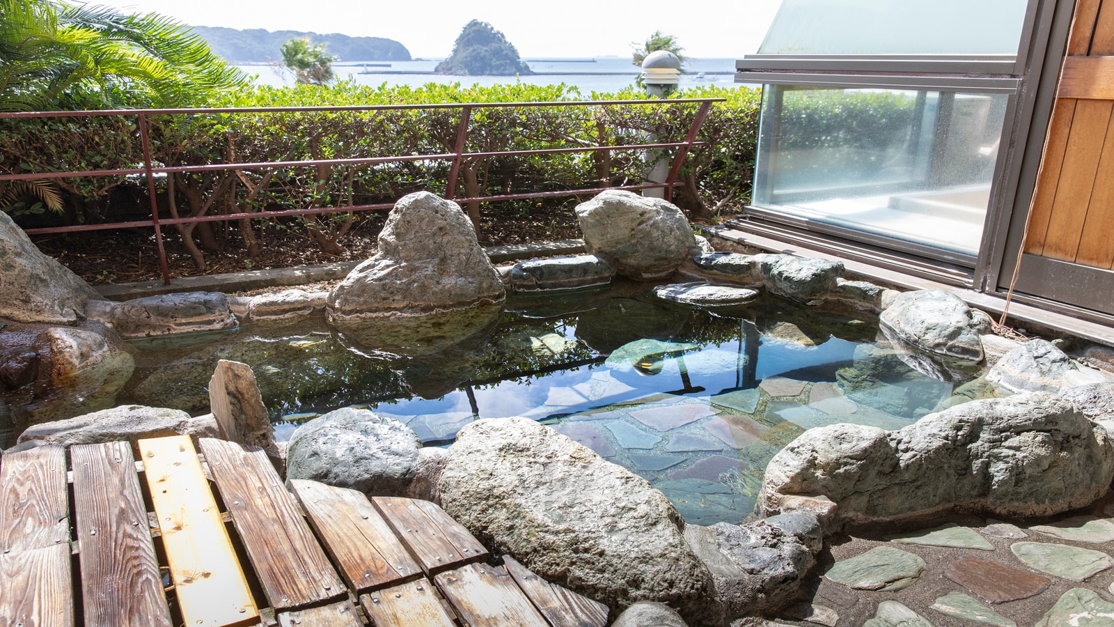 ■ East Building ■ 66㎡ Honma 12.5 tatami mats + wide rim + cypress bath + private open-air bath