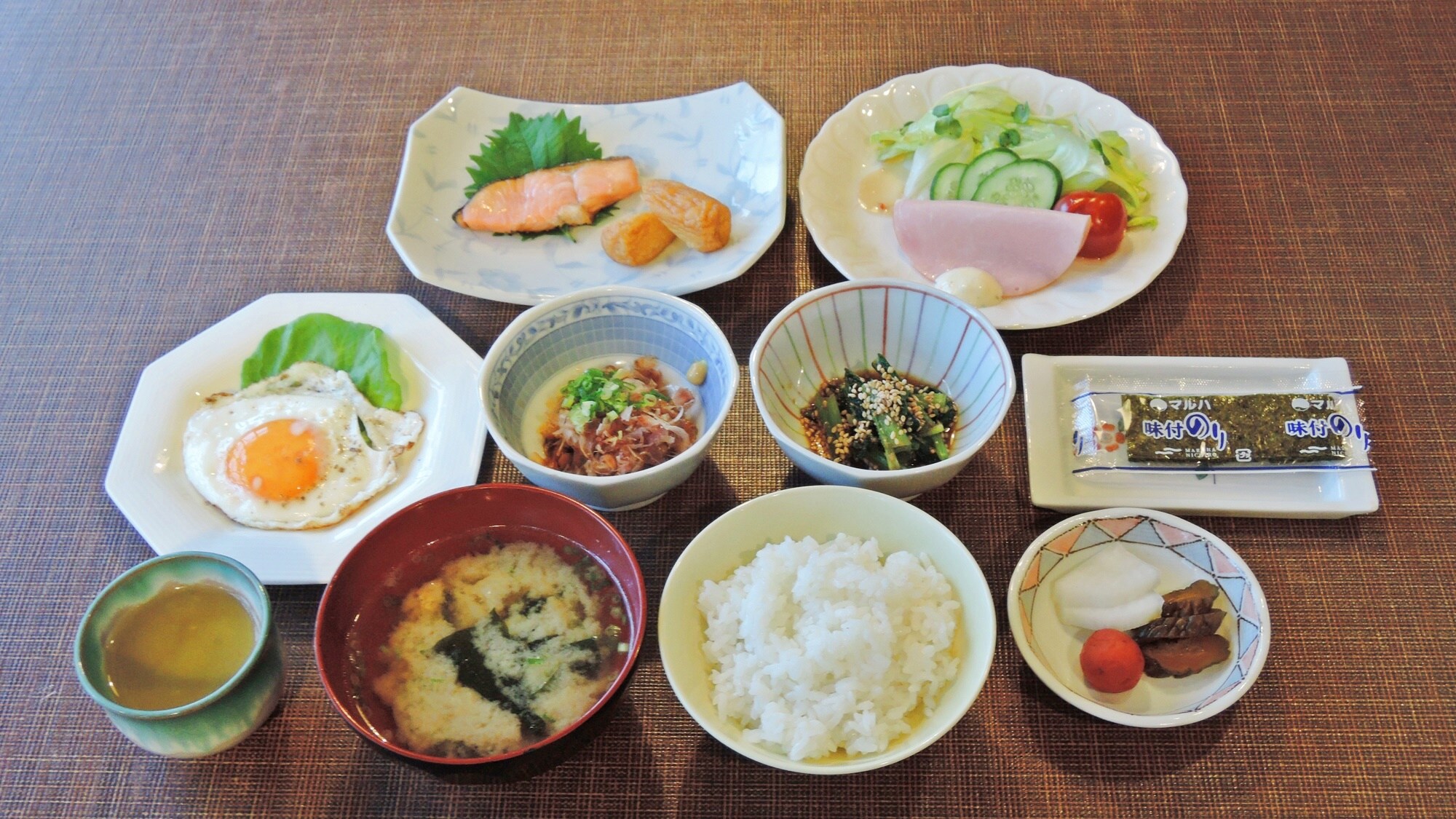 * [Breakfast example] Please enjoy a Japanese set meal that is kind to your body in the morning.