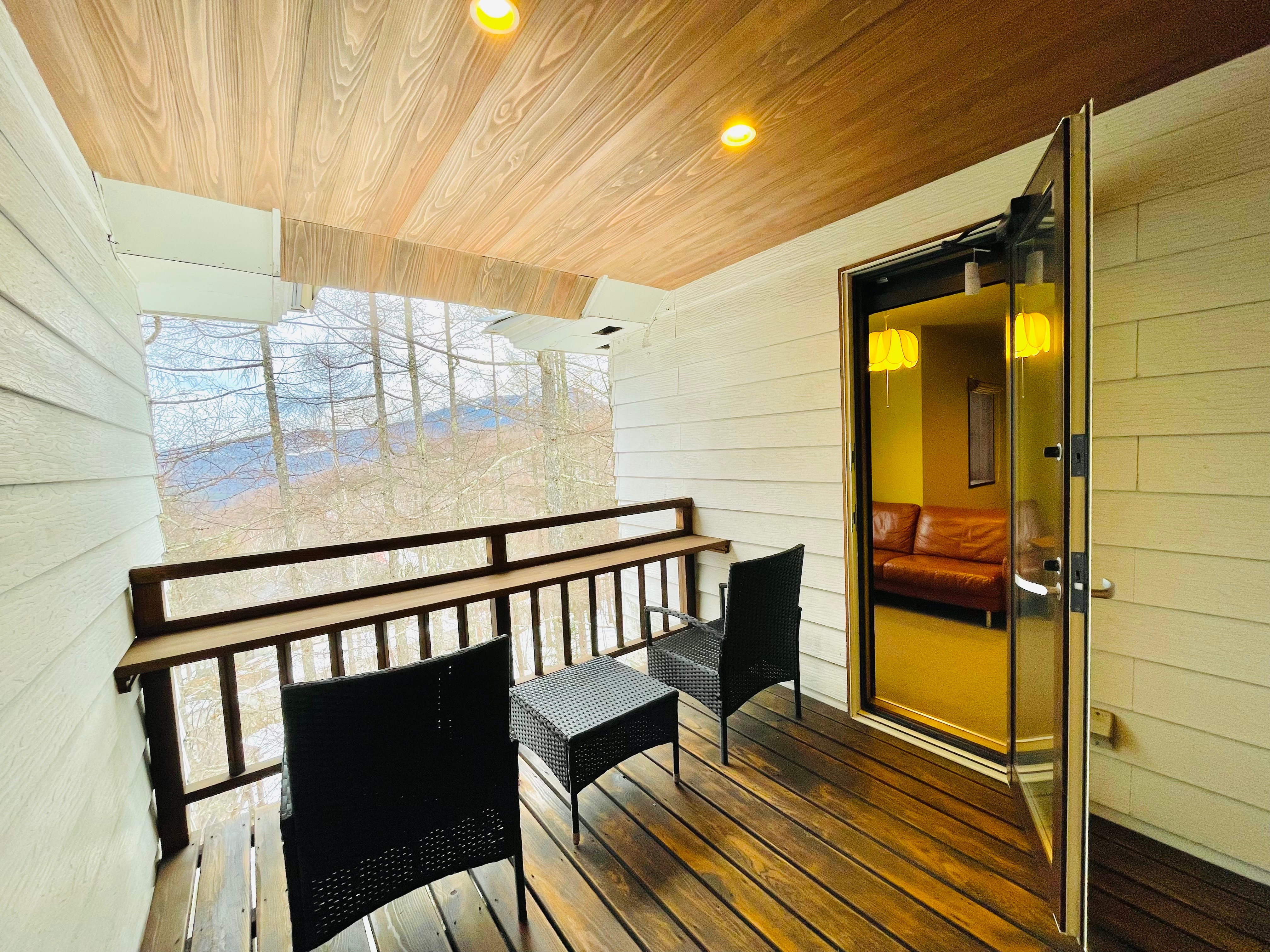 208 Japanese-Western room with raised bed. (Bathroom and toilet included) Private terrace.