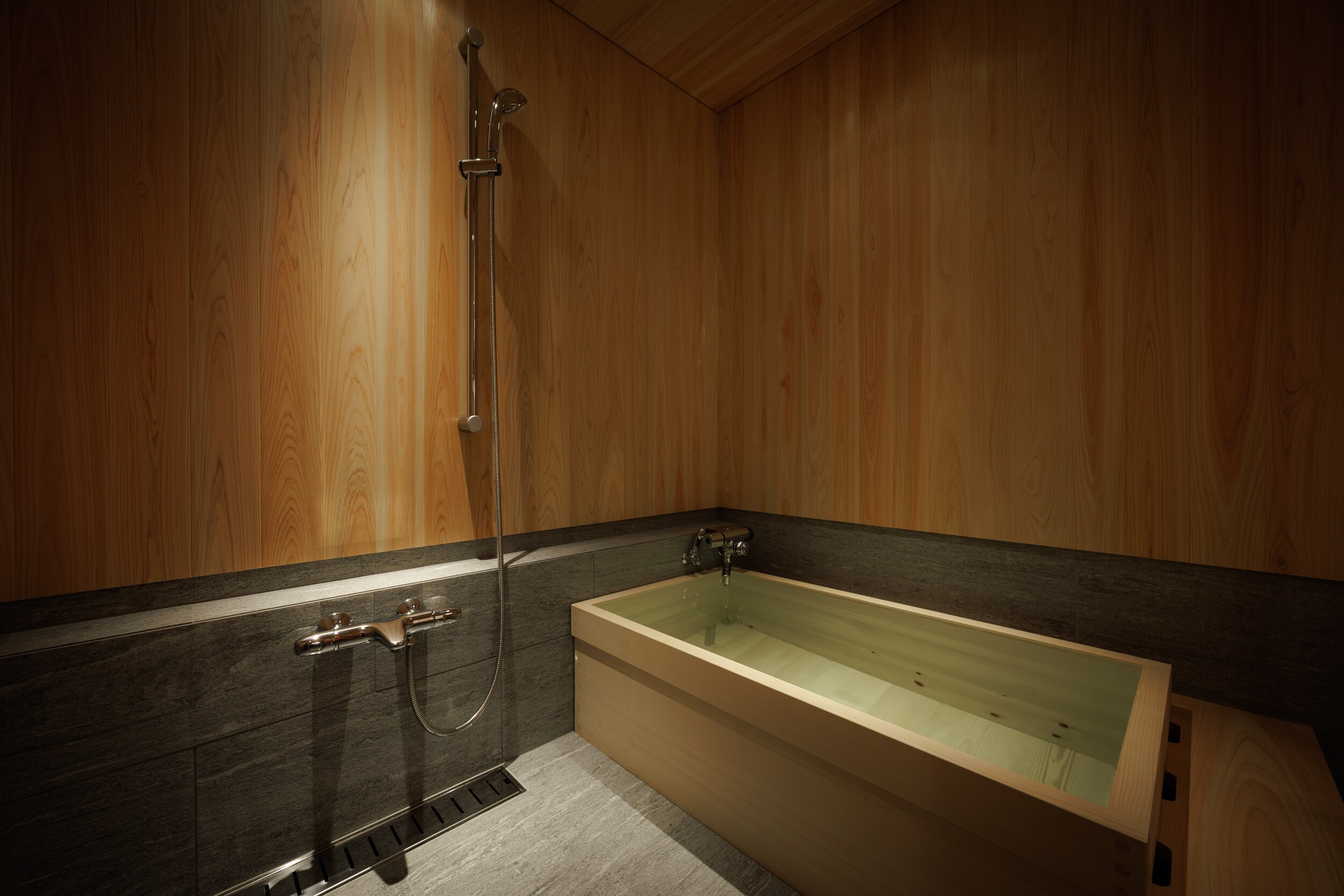 Inner room bath