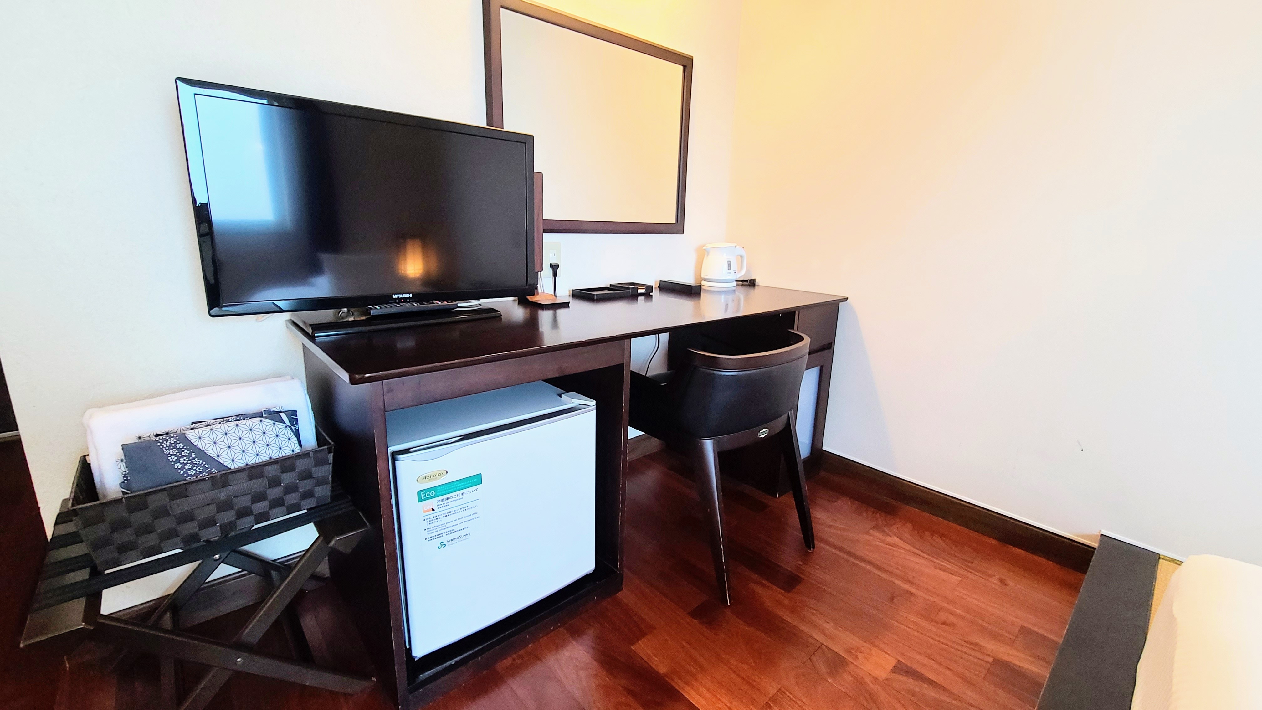 Japanese and Western room desk