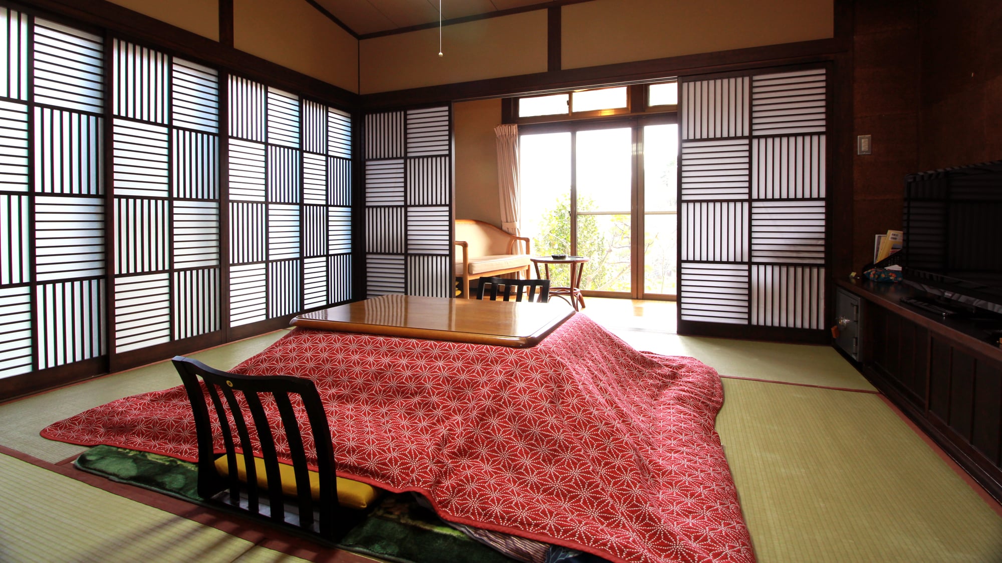 #8 tatami mats: A spacious, yet relaxing room where you can spend a peaceful time in the countryside.