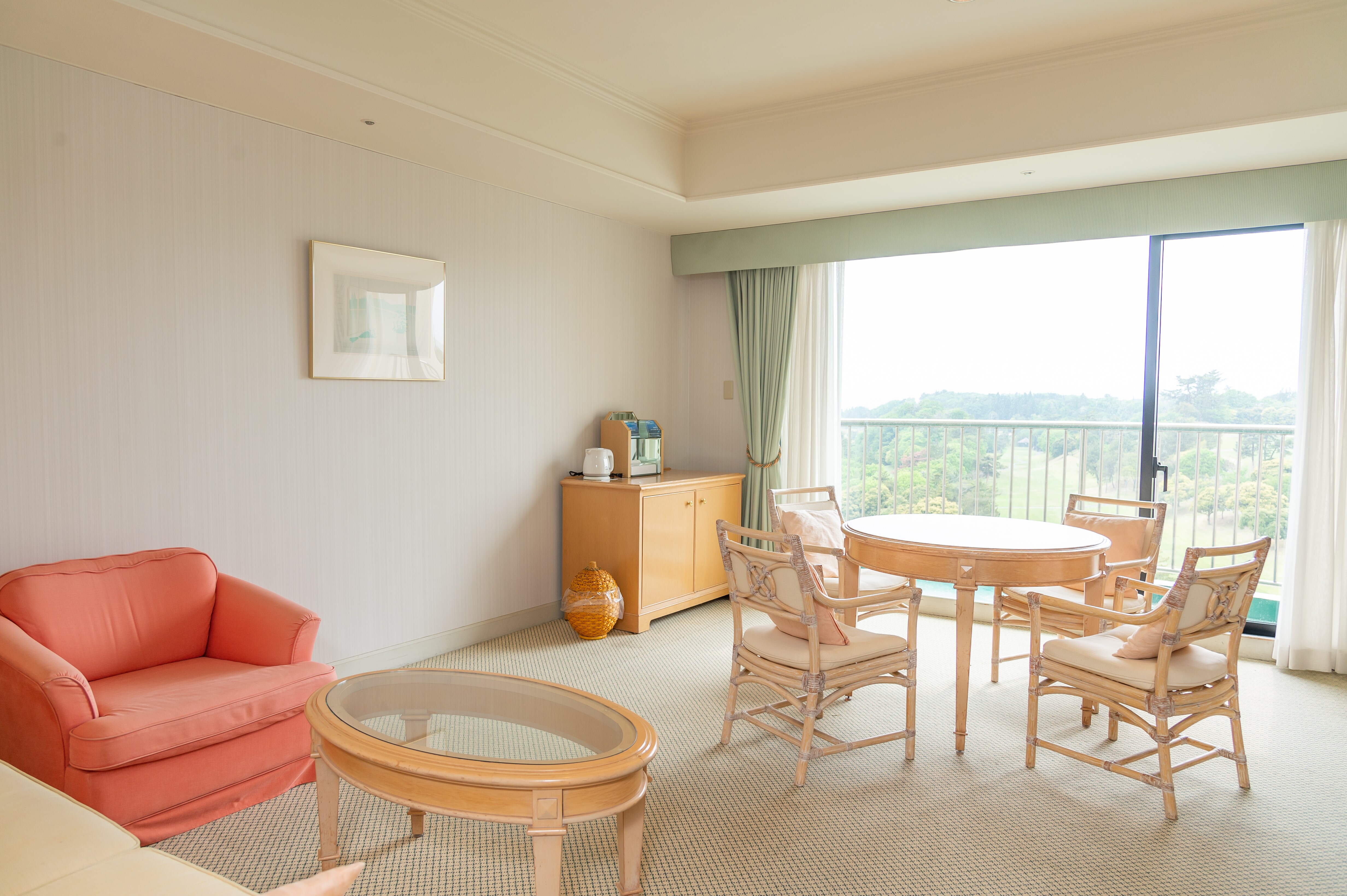 Semi-suite room