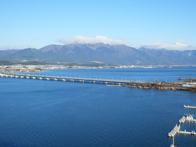 From the 14th floor restaurant (breakfast venue), you can see the Lake Biwa Bridge and the Hira mountain range.