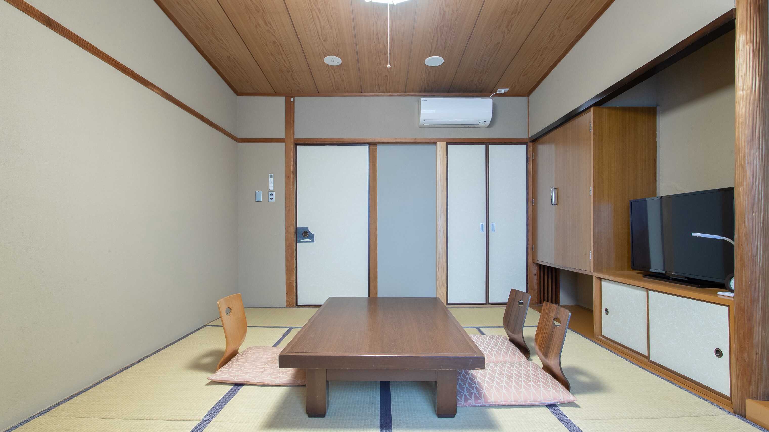 [Non-smoking] Japanese-style room for 1-4 people