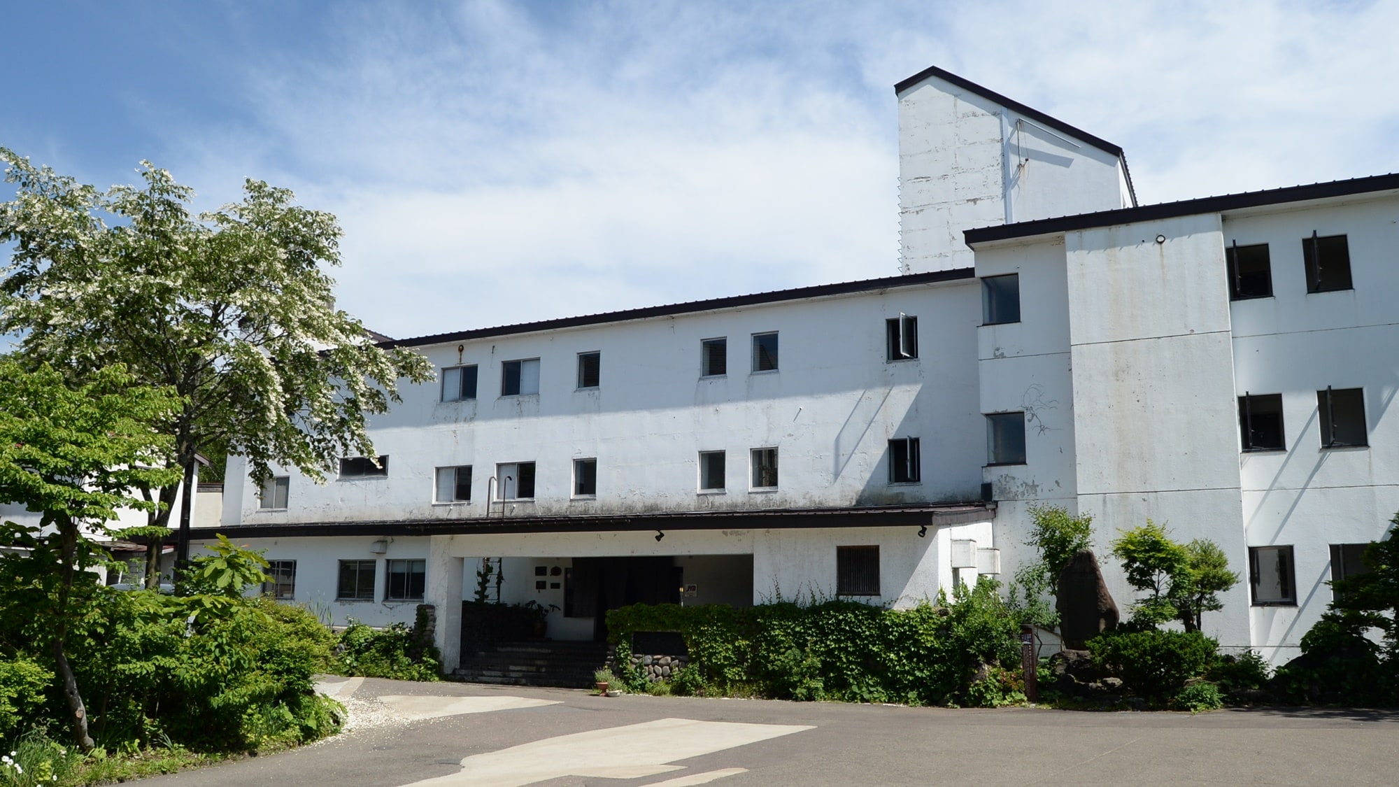 During the Meiji period, Akakura was home to only small inns, but this hotel began operating as the first inn.